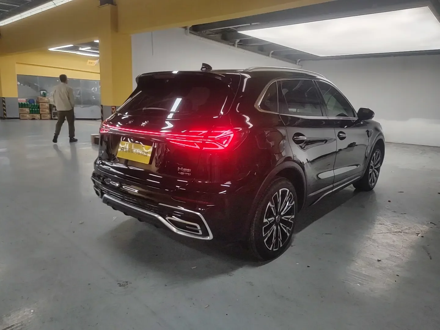 Hongqi HS5