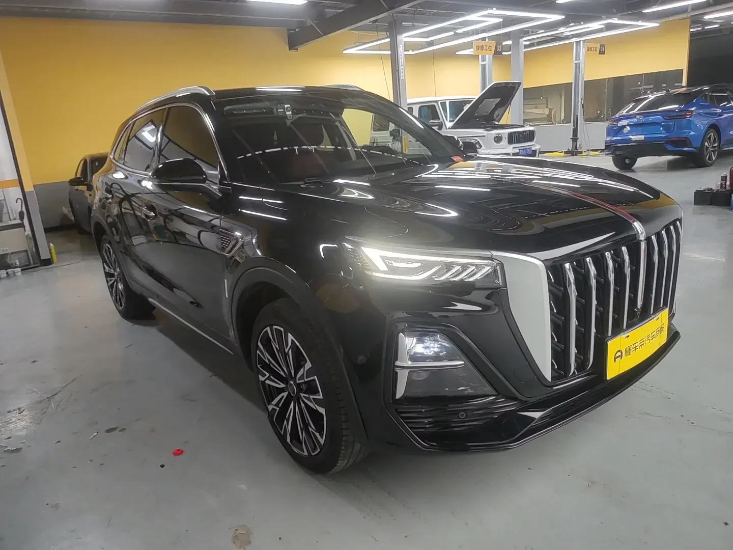 Hongqi HS5