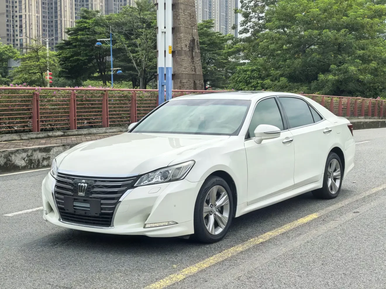 Toyota crown