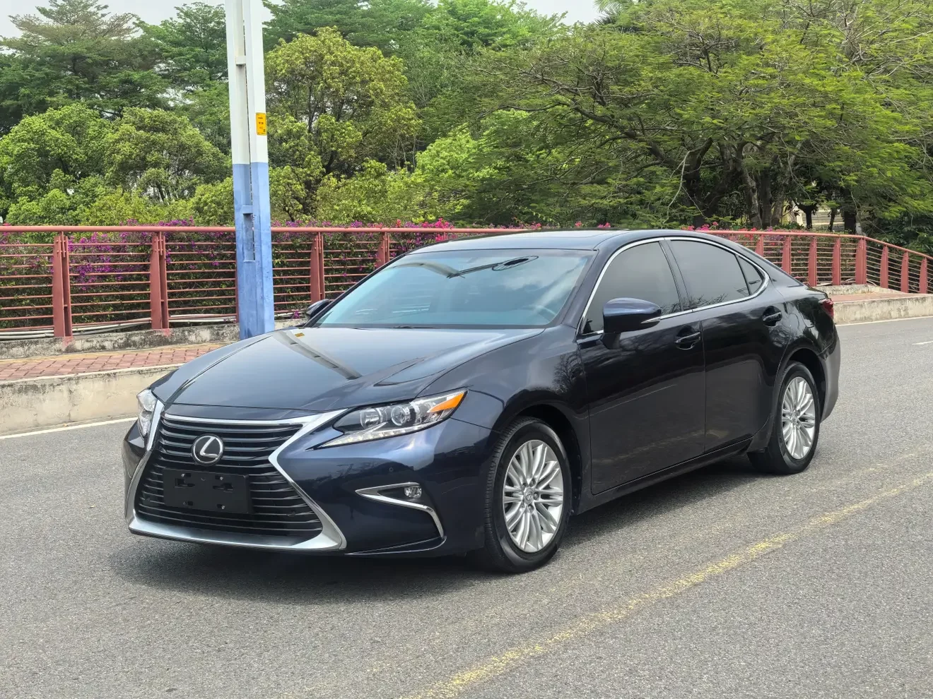 Lexus ES  из Китая