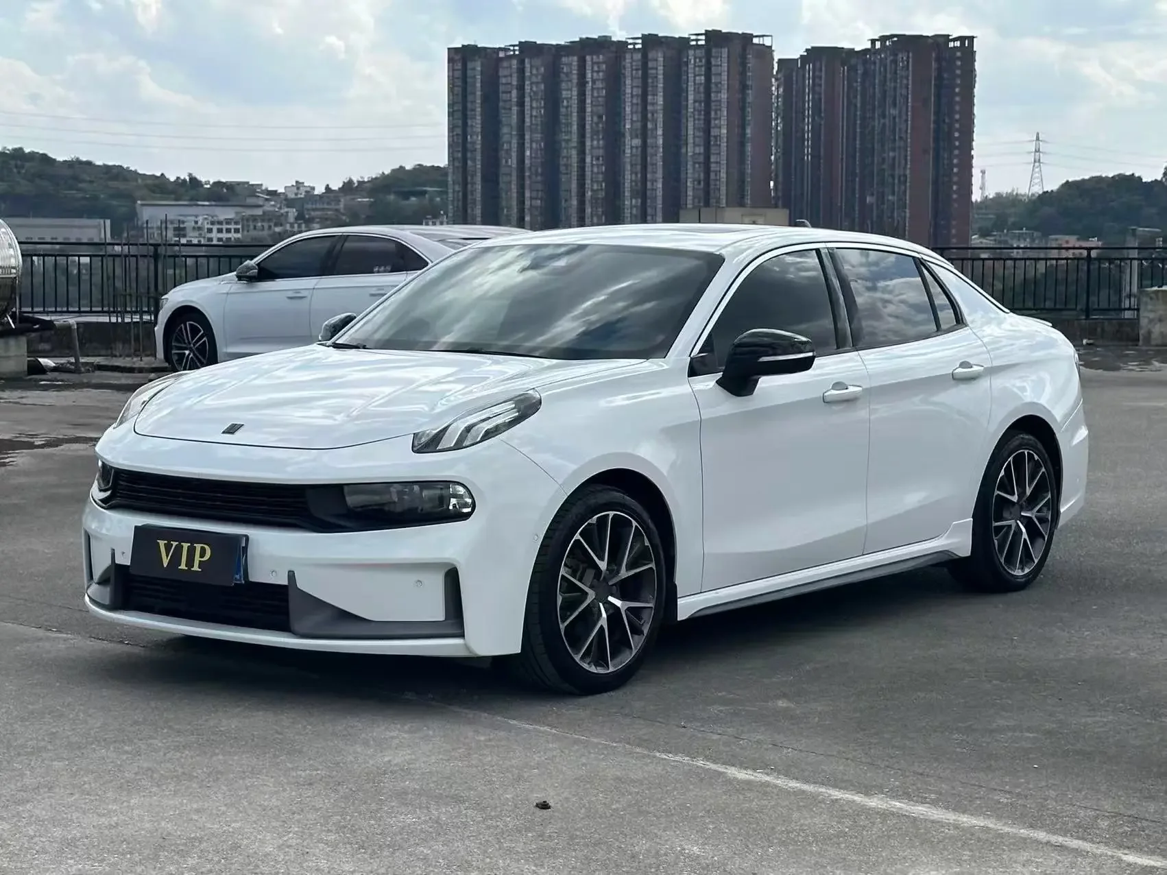 Lynk & Co 03