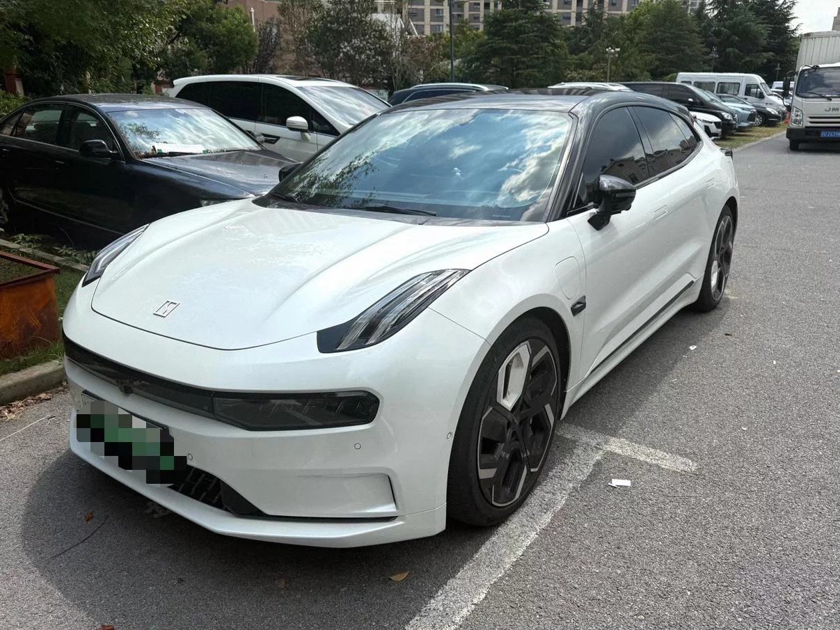 ZEEKR 001