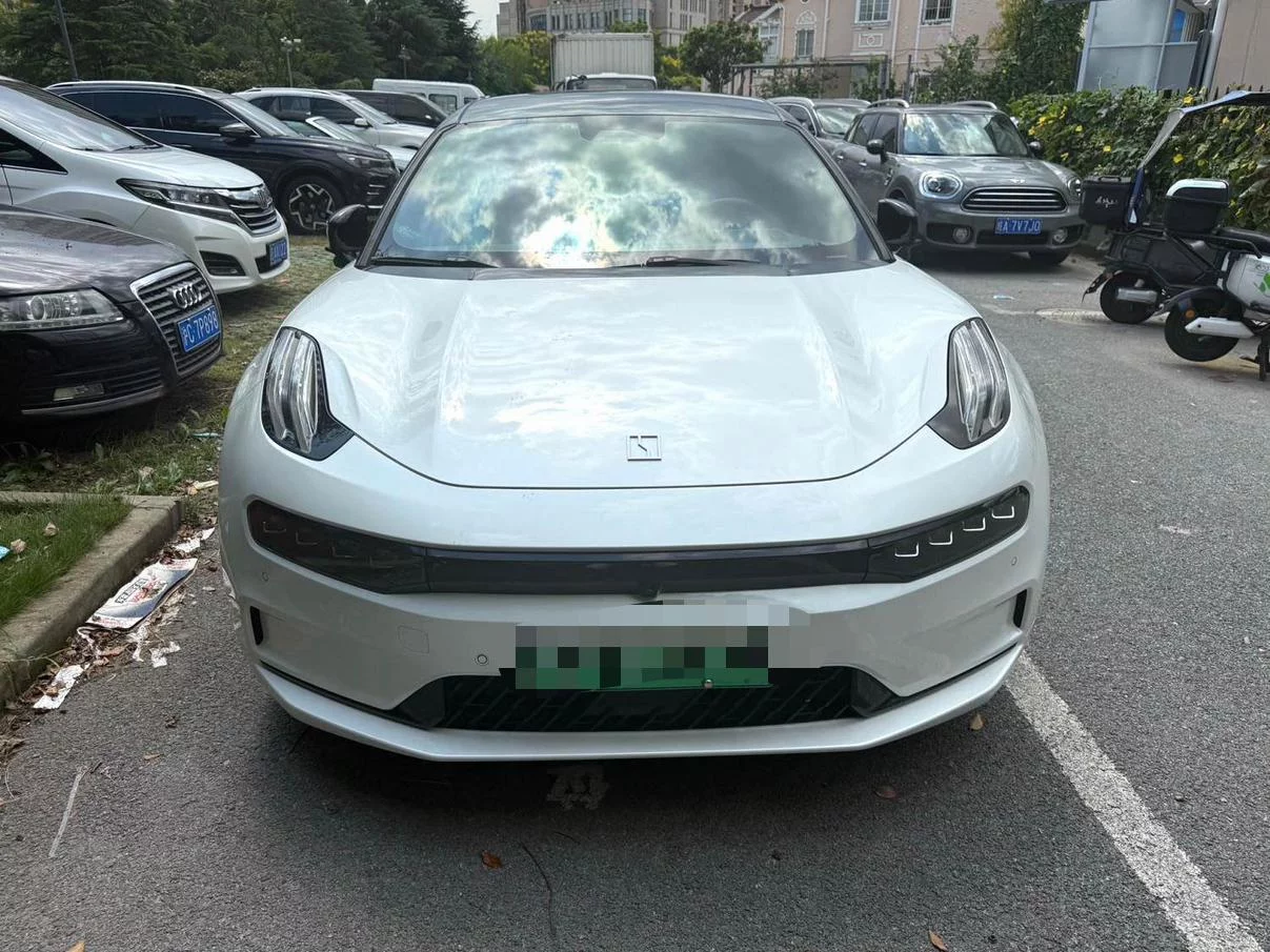 ZEEKR 001