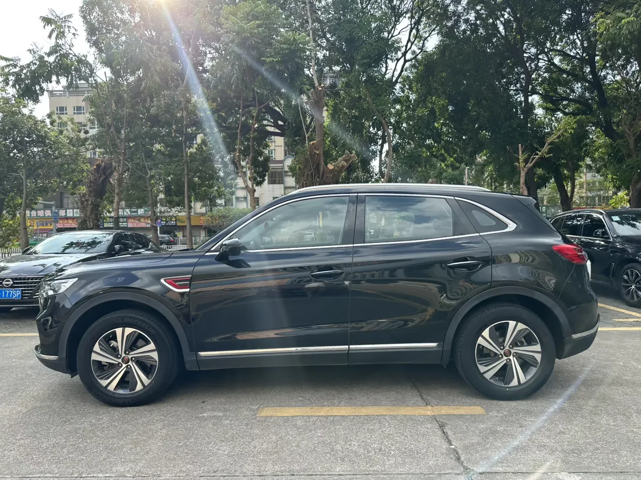 Hongqi HS5
