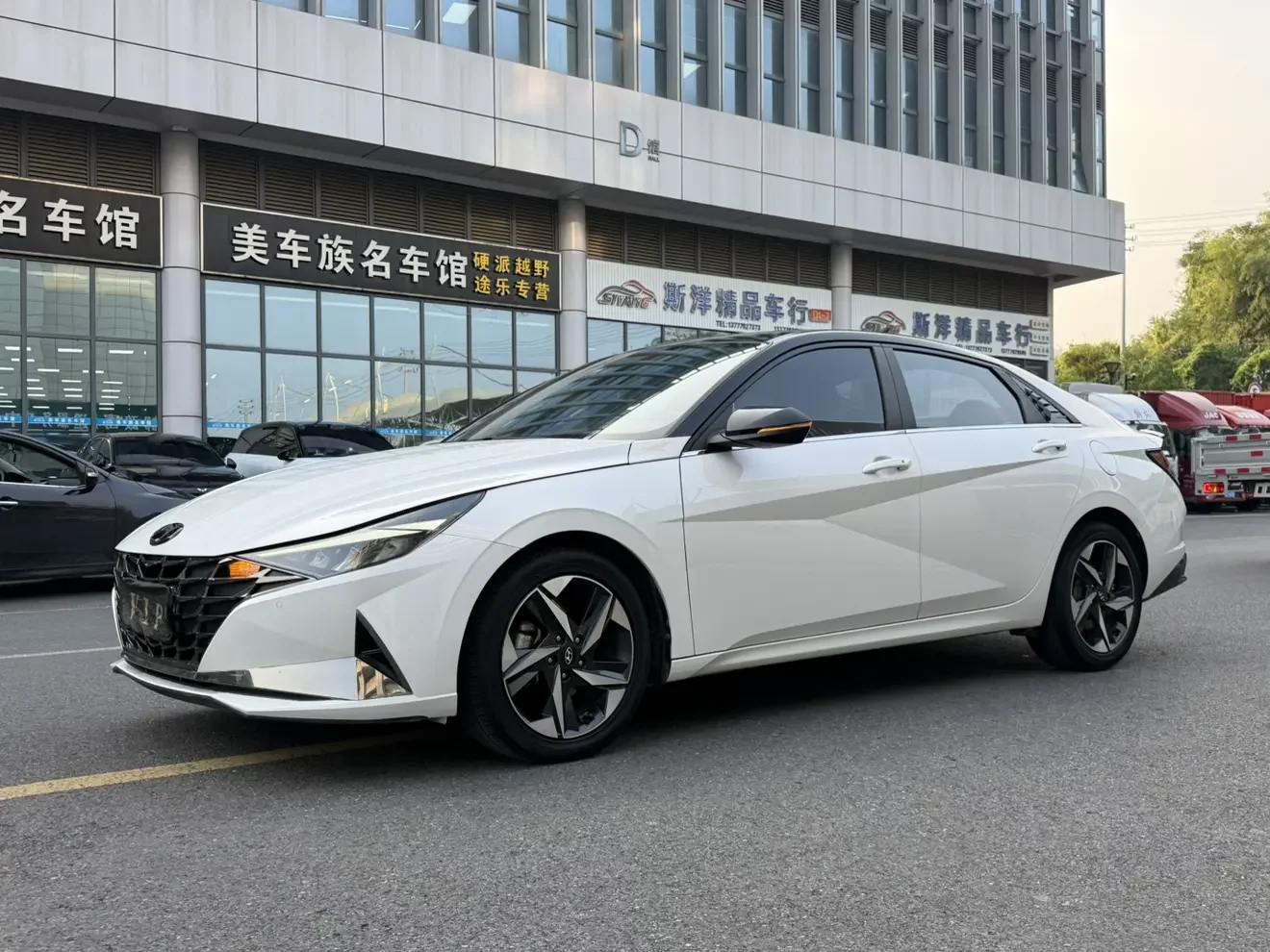HYUNDAI ELANTRA