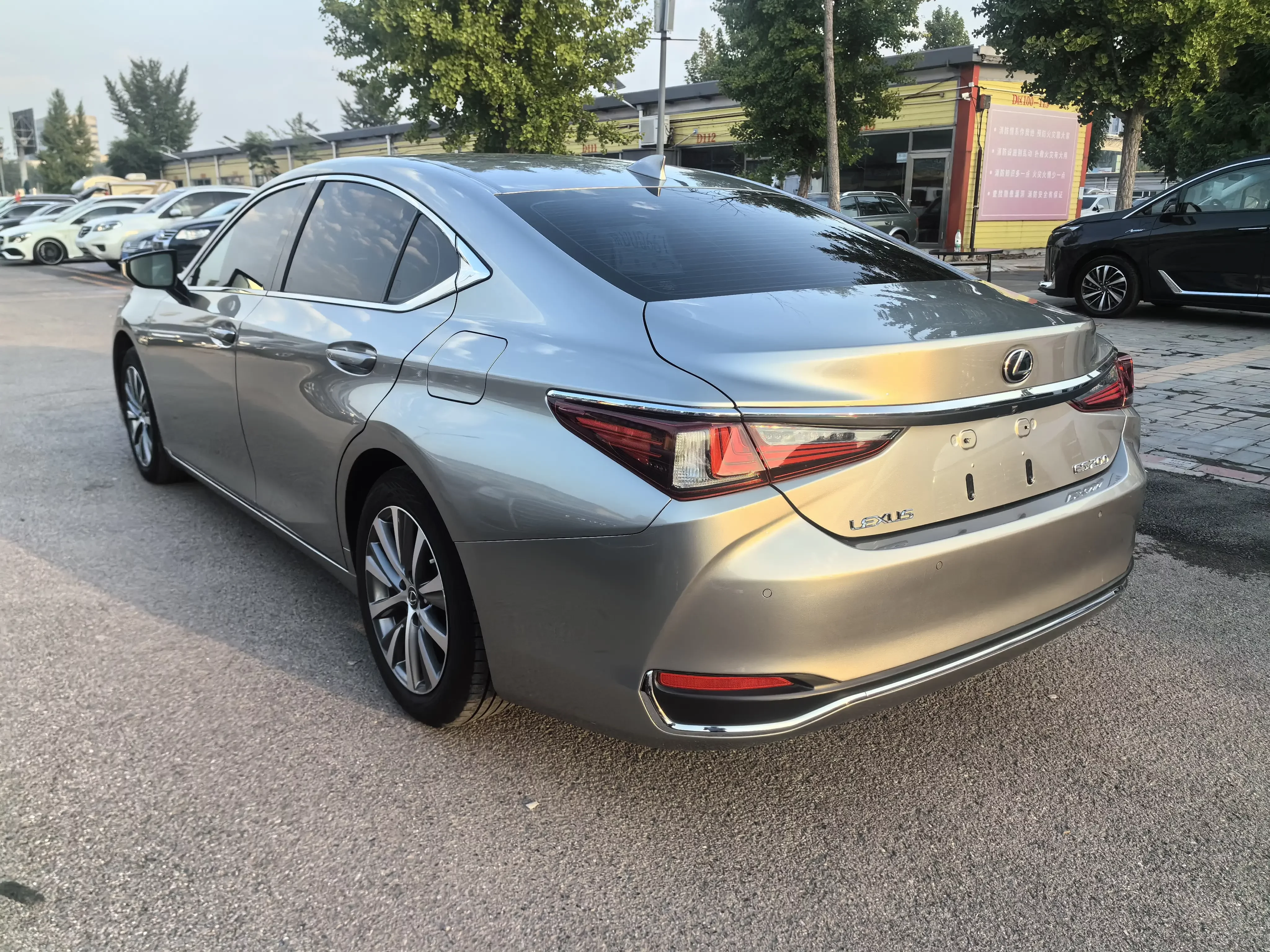 Lexus ES