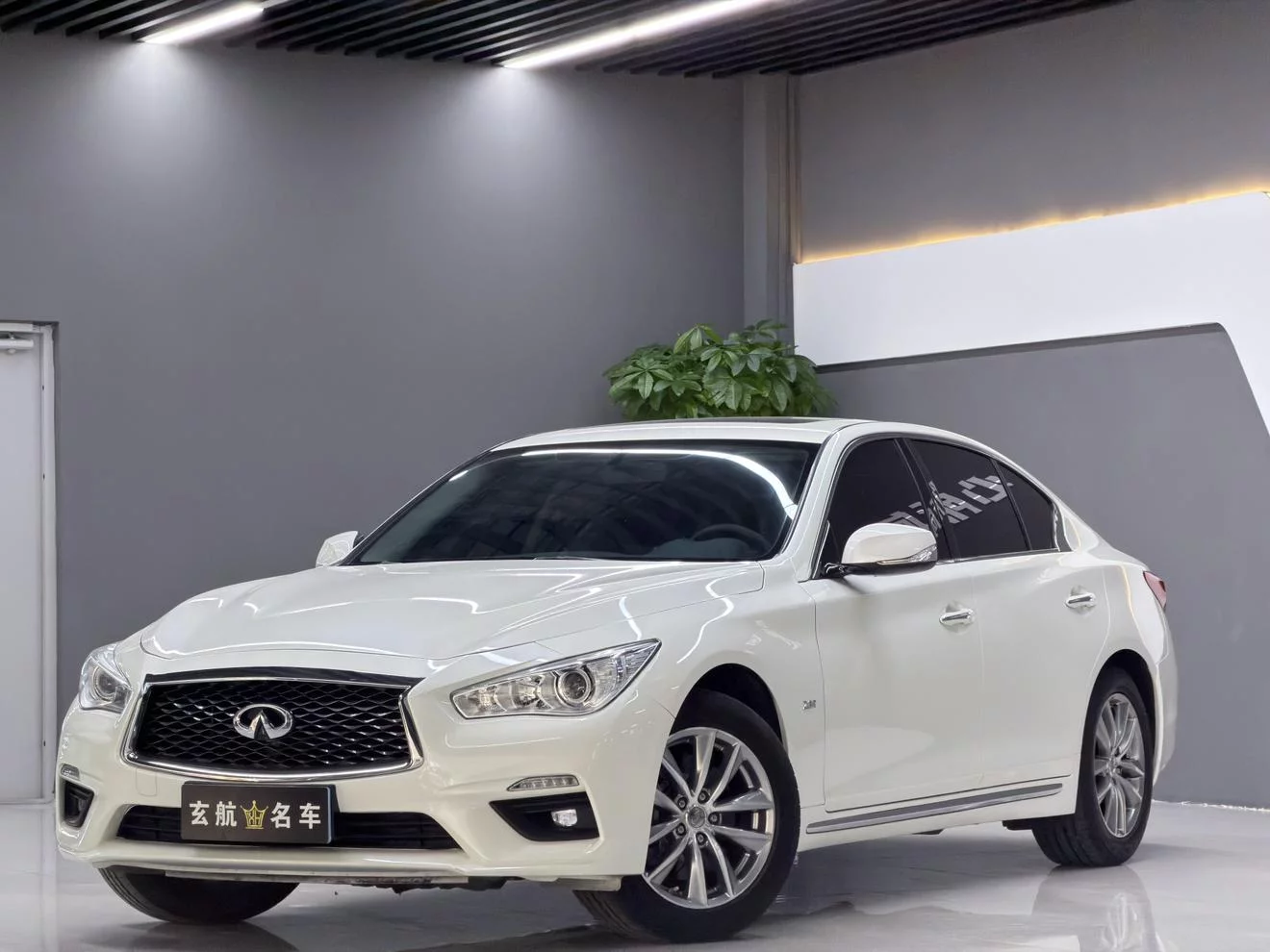 Infiniti Q50L