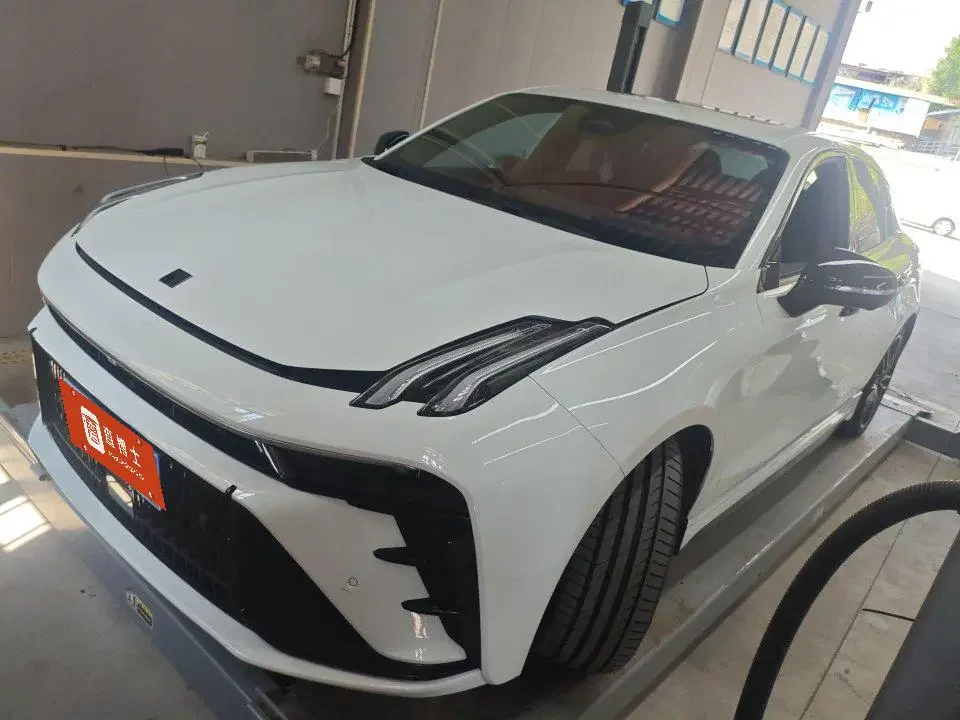 LYNK & CO 03