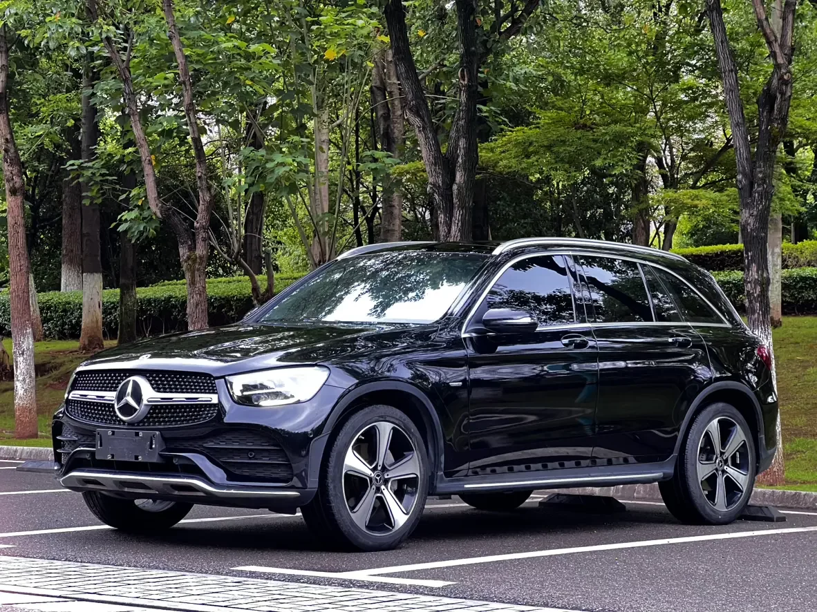 MERCEDES-BENZ GLC