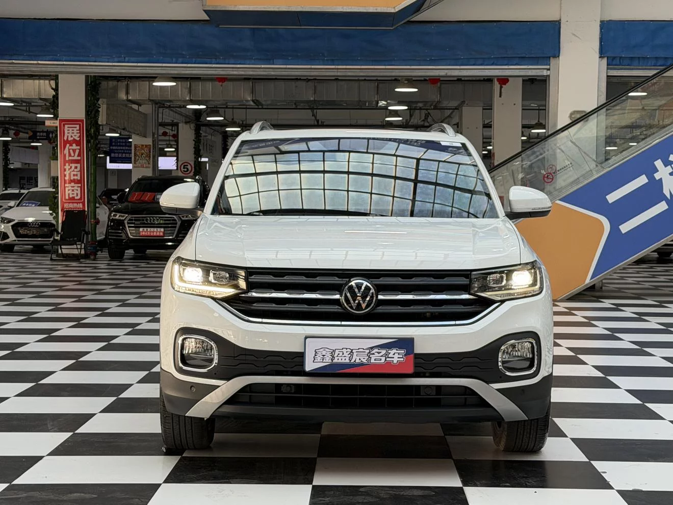 Volkswagen Explore the shadows