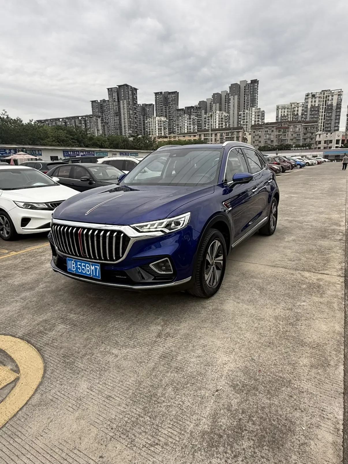 Hongqi HS5