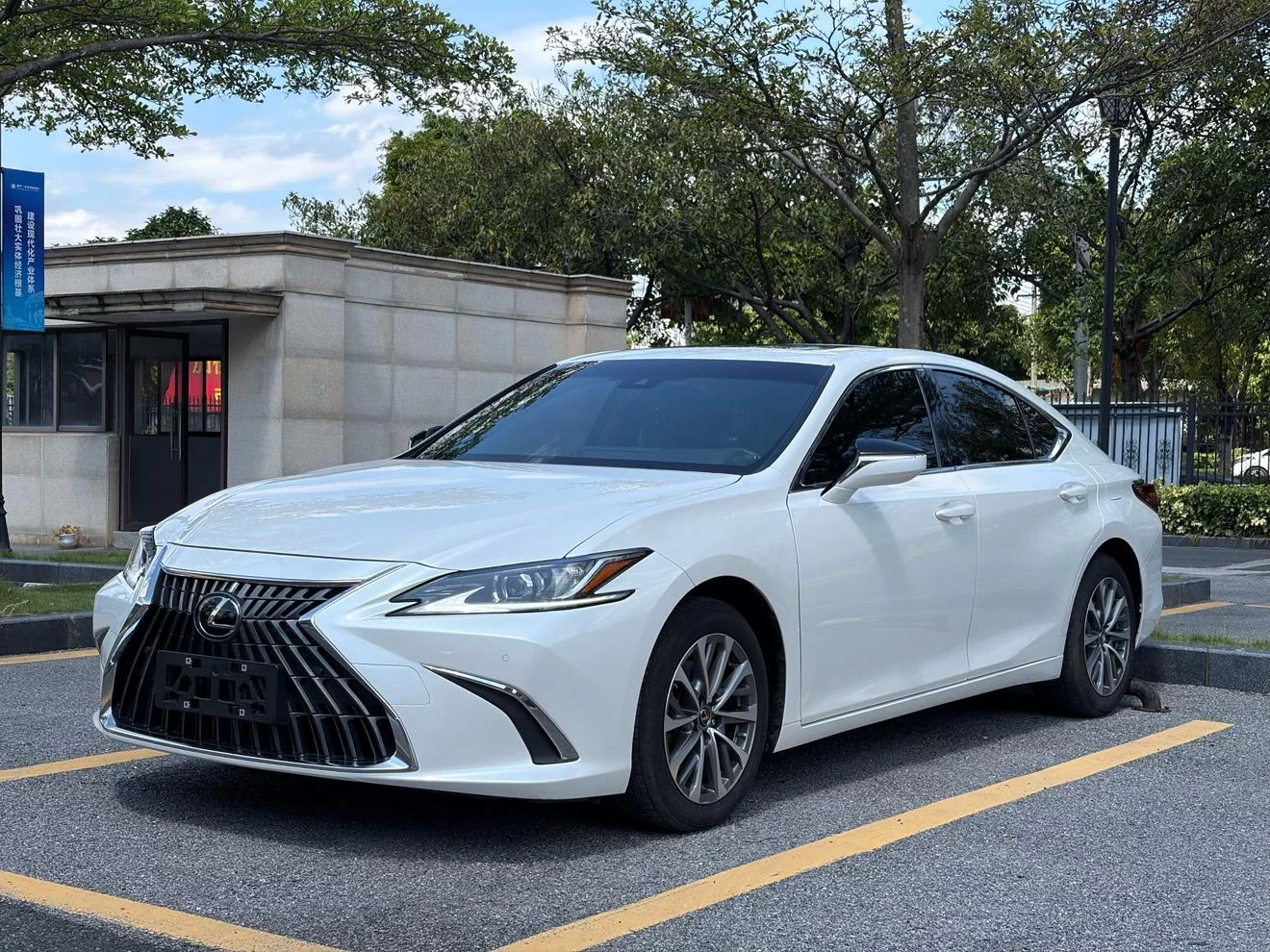 LEXUS ES