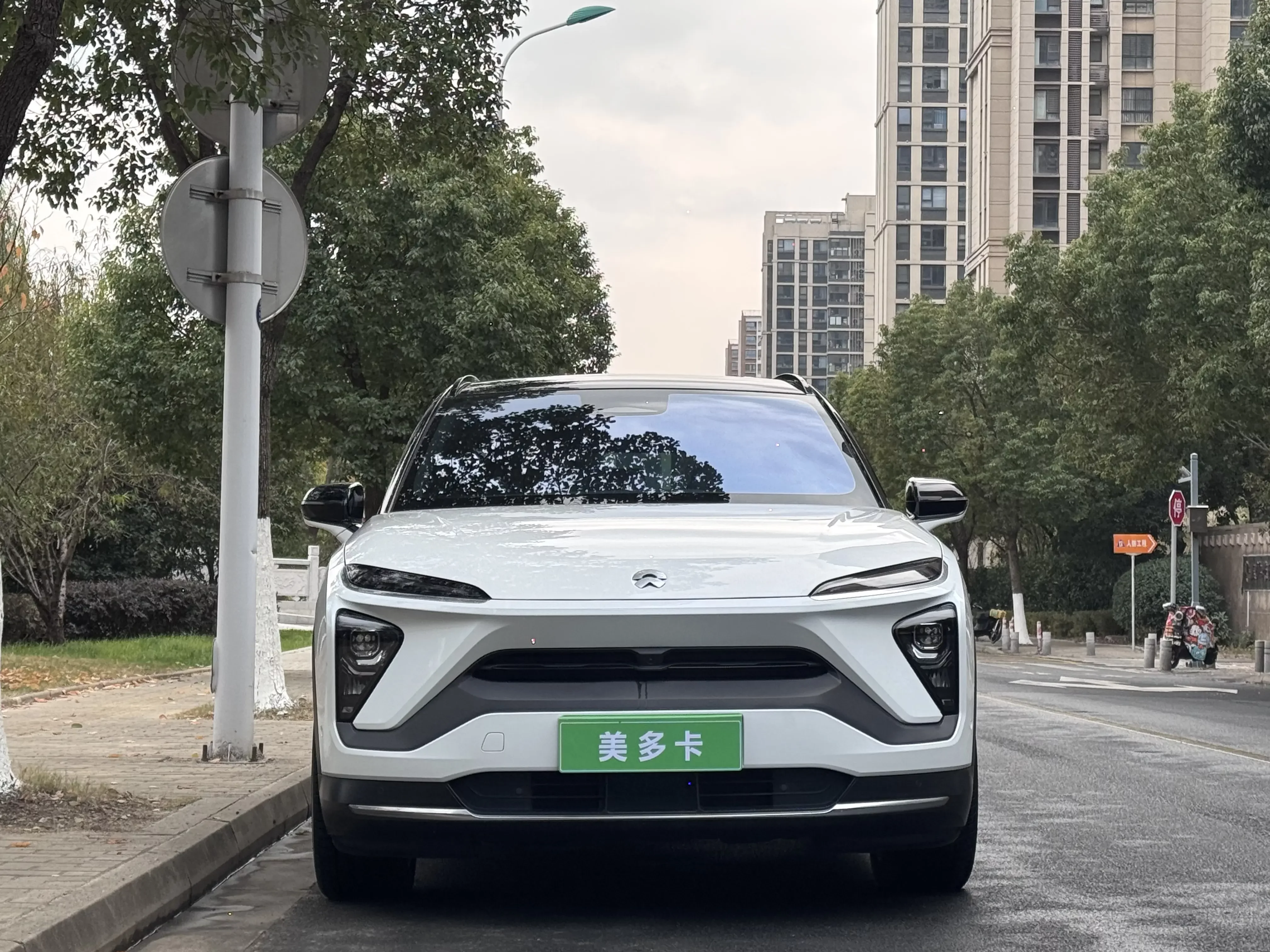 NIO ES6