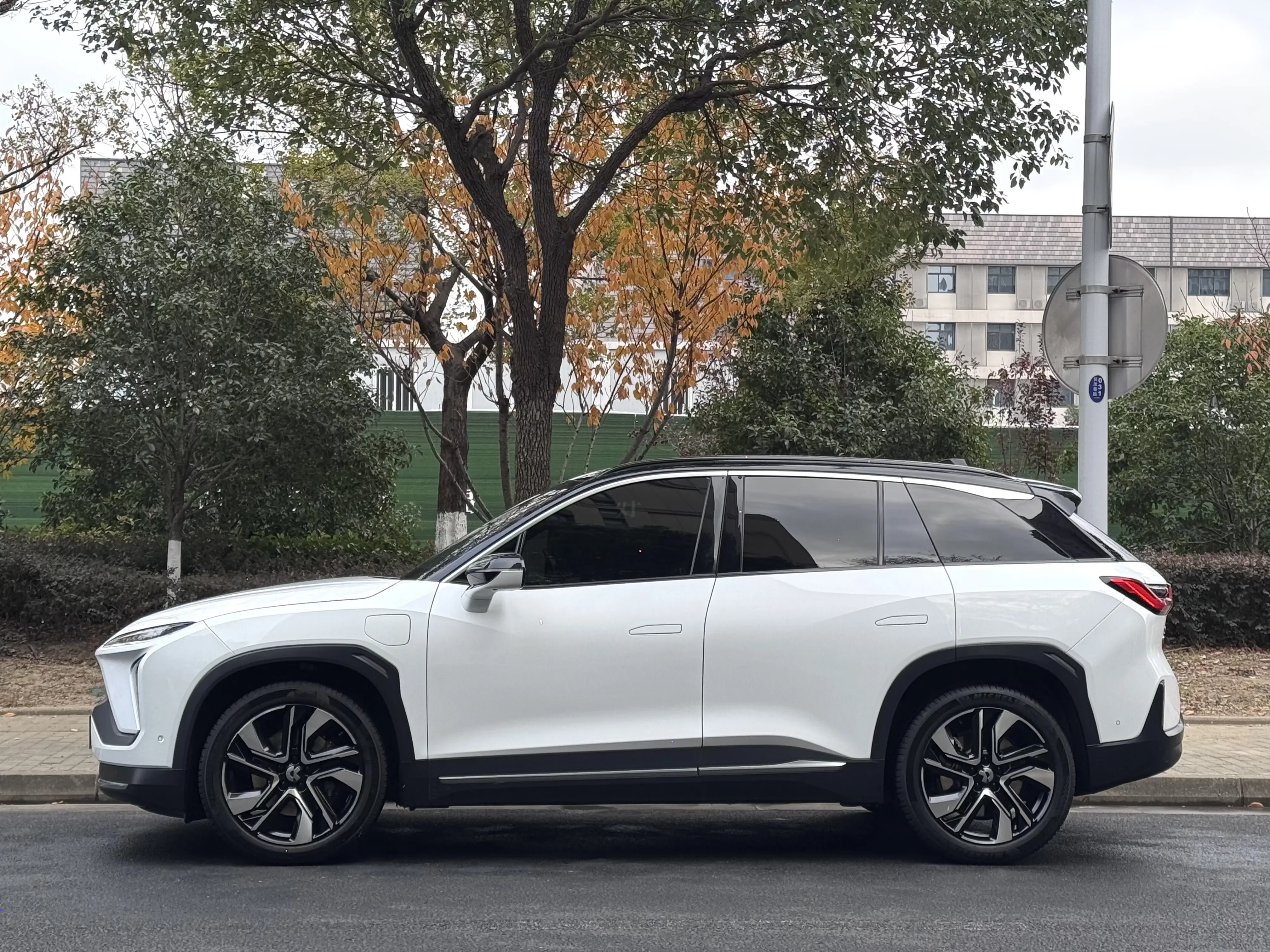 NIO ES6