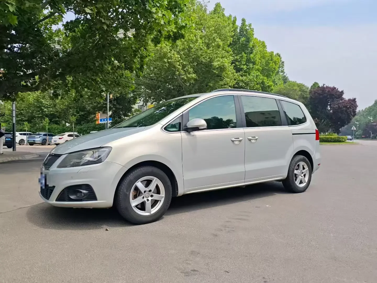 SEAT Ou Yuebo  из Китая