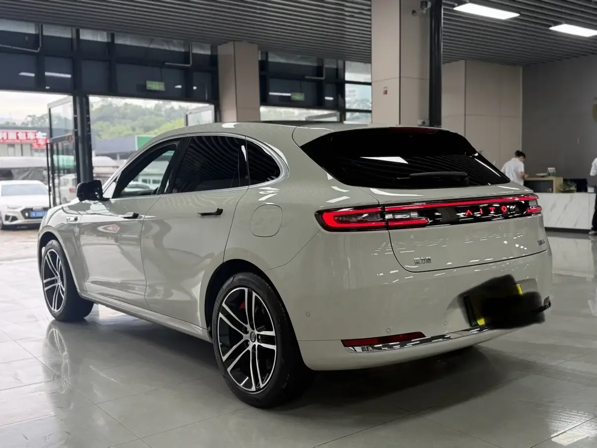 AITO M5