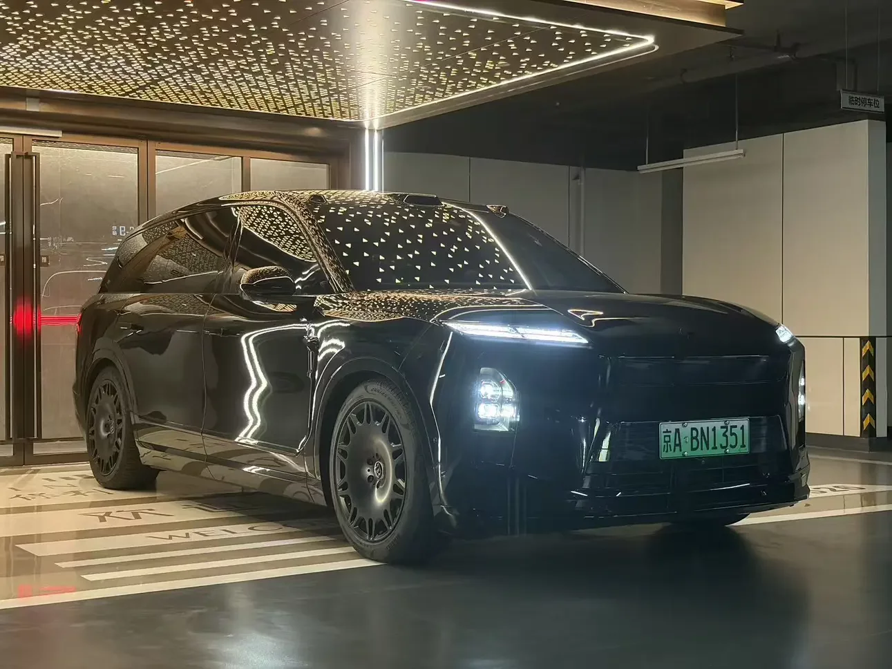 NIO ES8