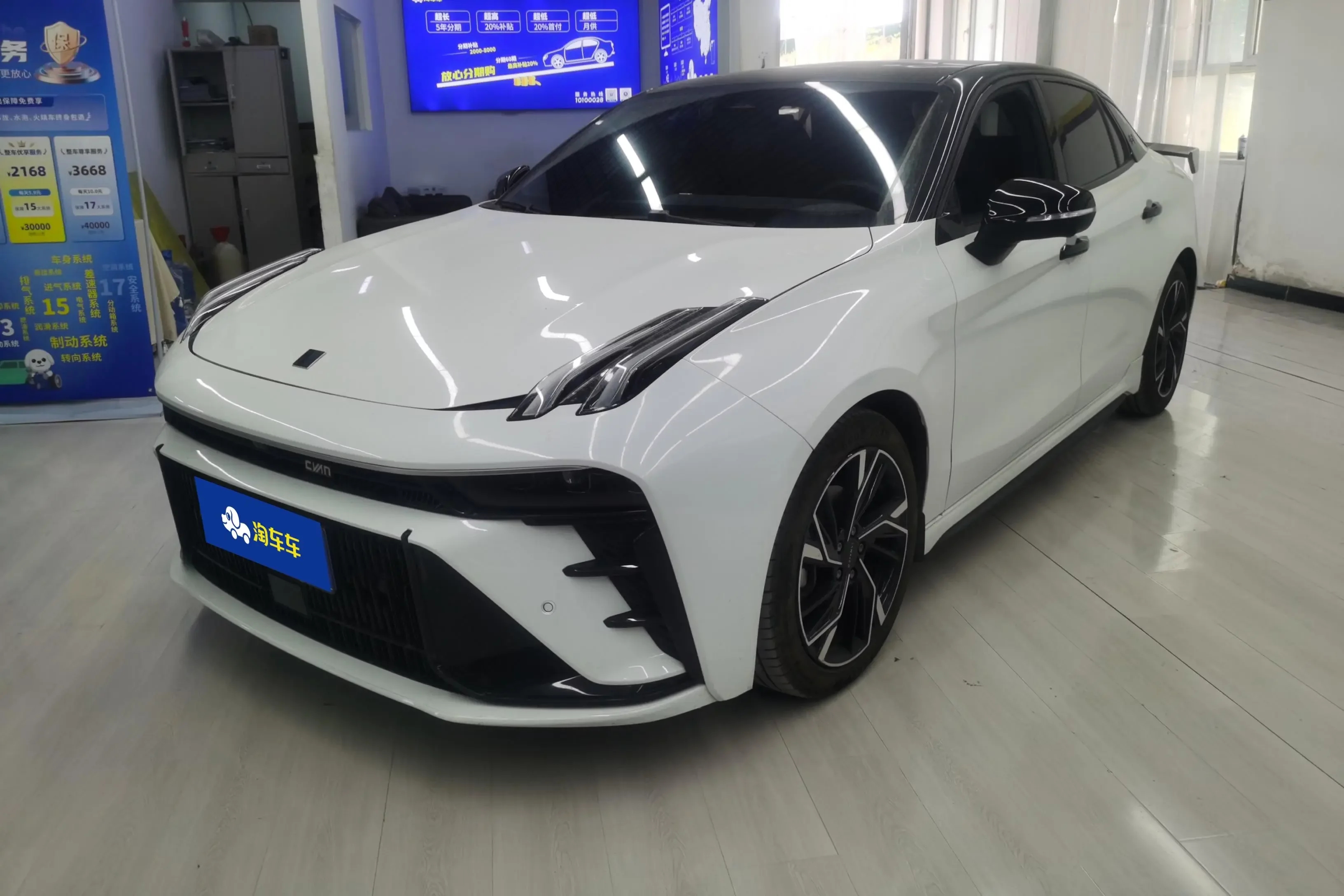 Lynk & Co 03