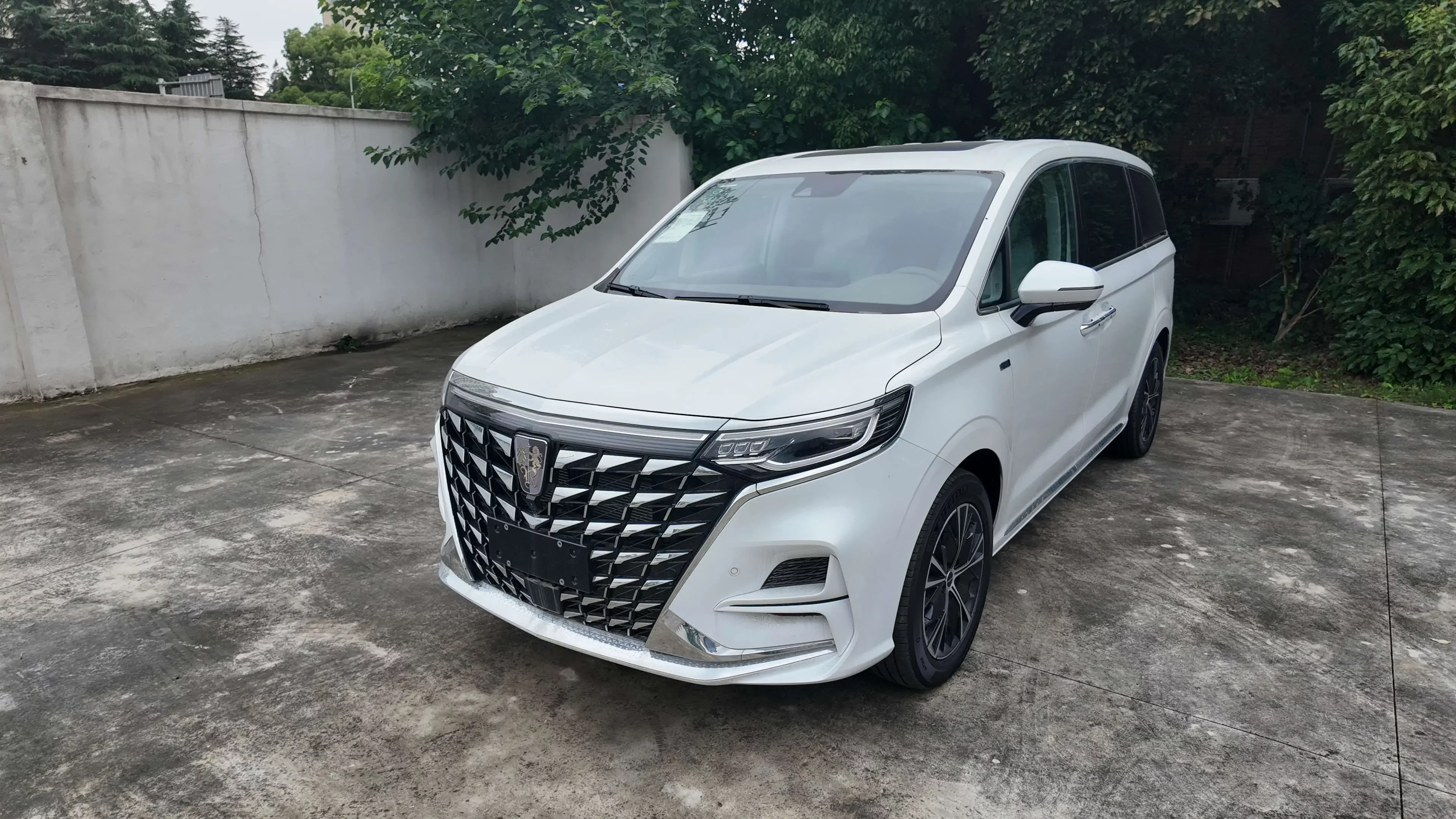 Roewe iMAX8