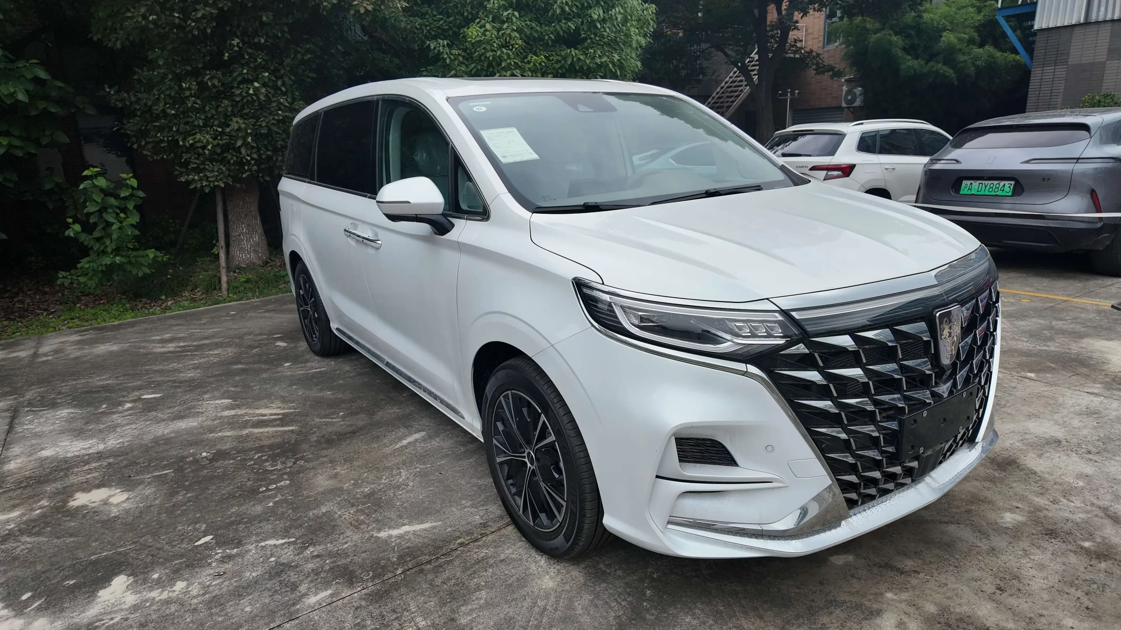 Roewe iMAX8