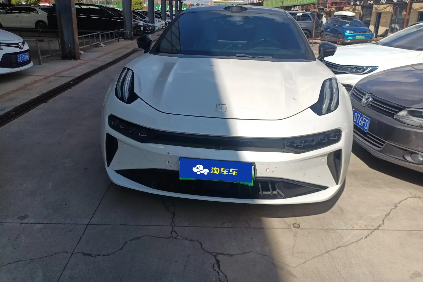ZEEKR 001