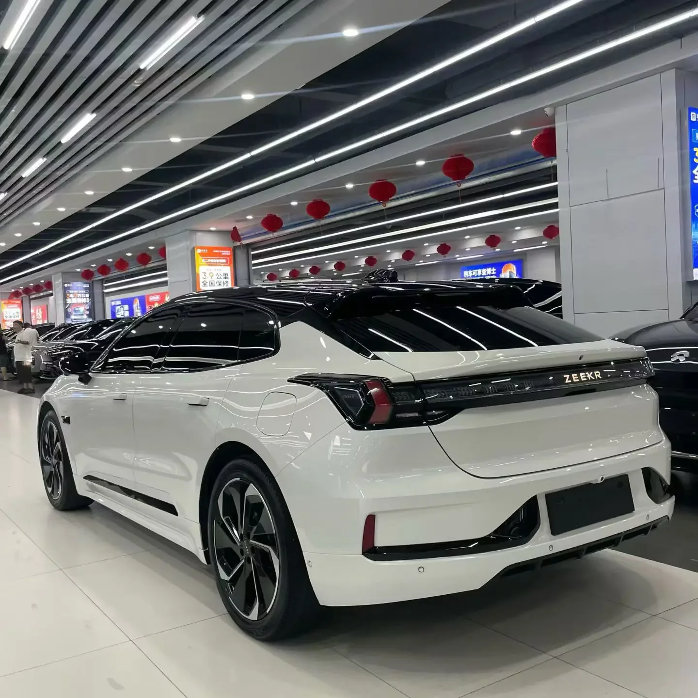 ZEEKR 001