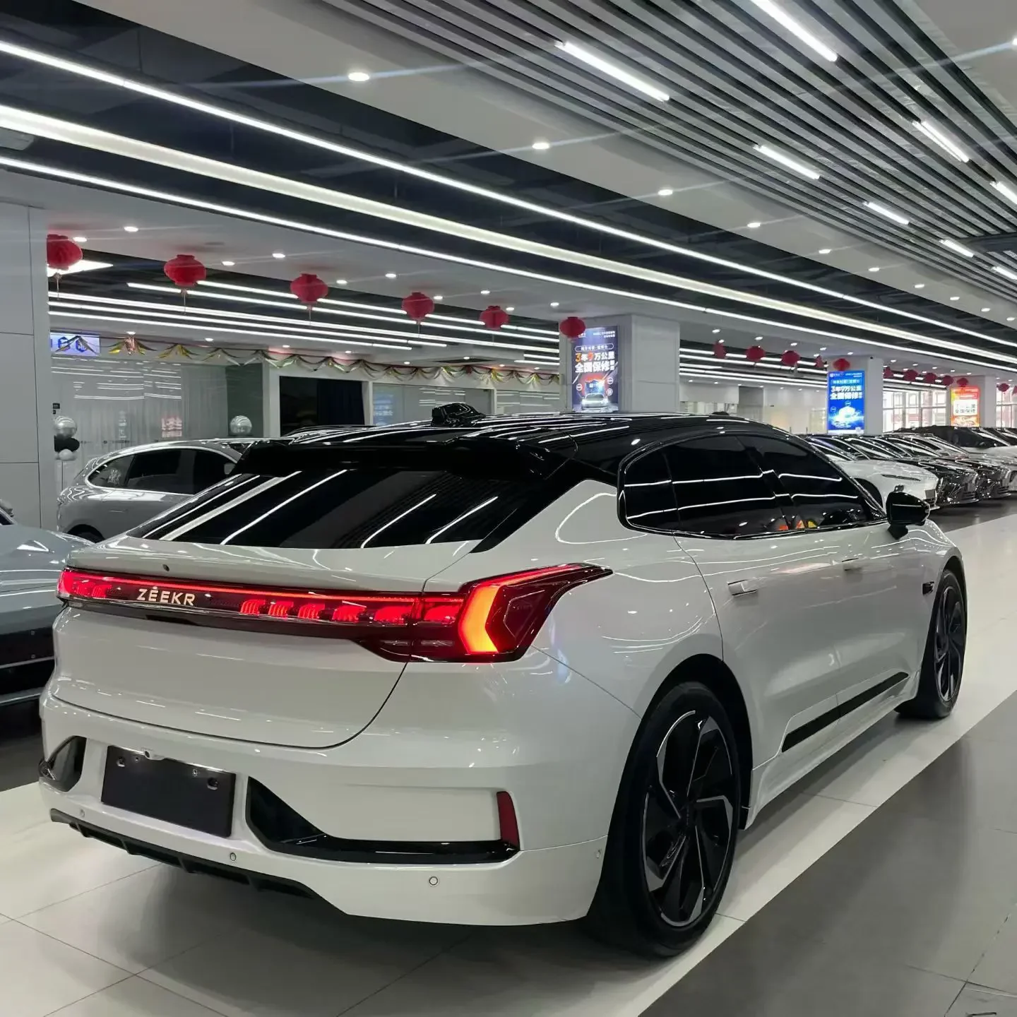 ZEEKR 001