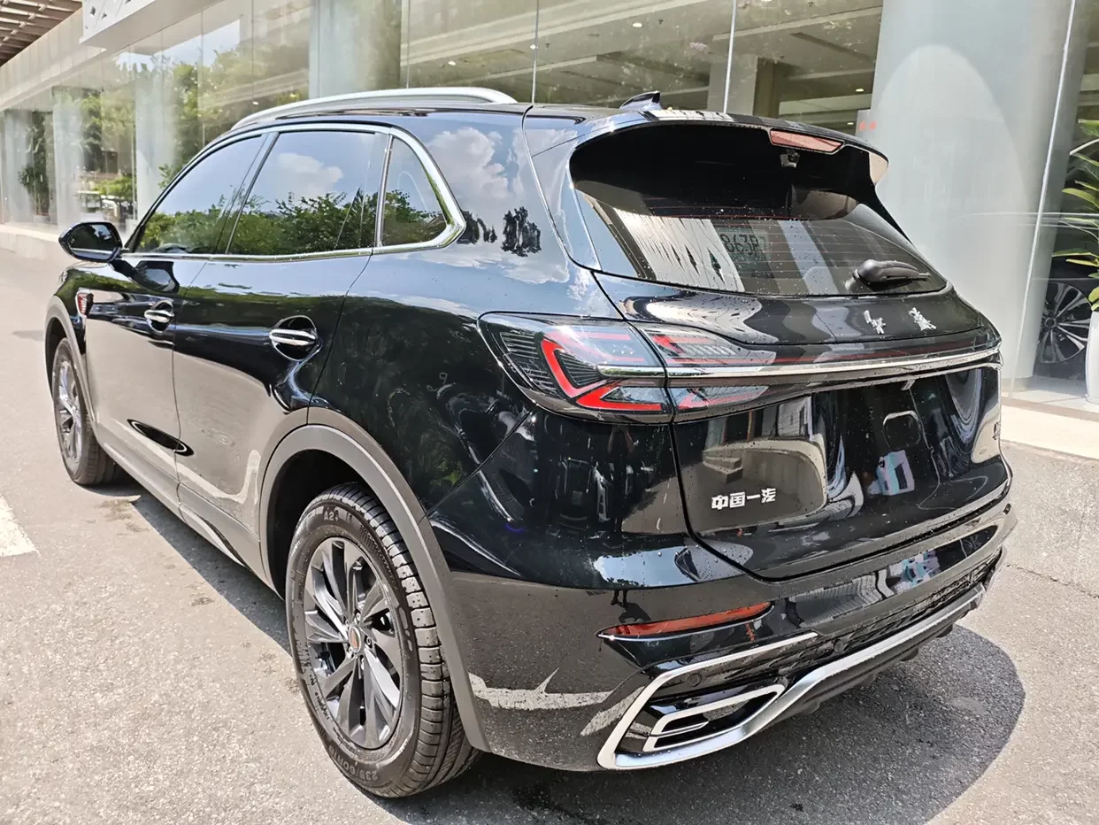 Hongqi HS5