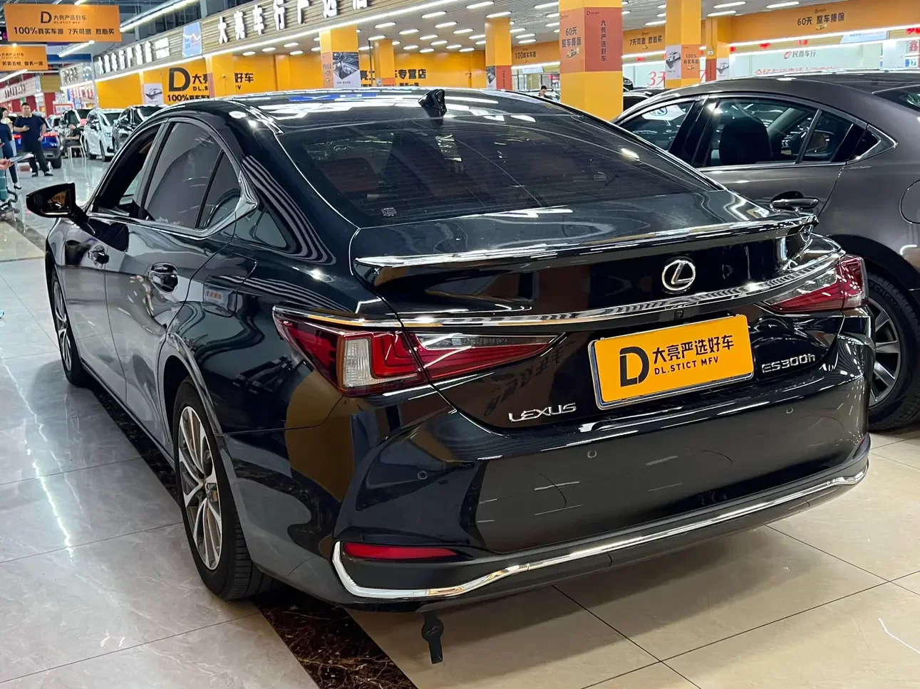 Lexus ES