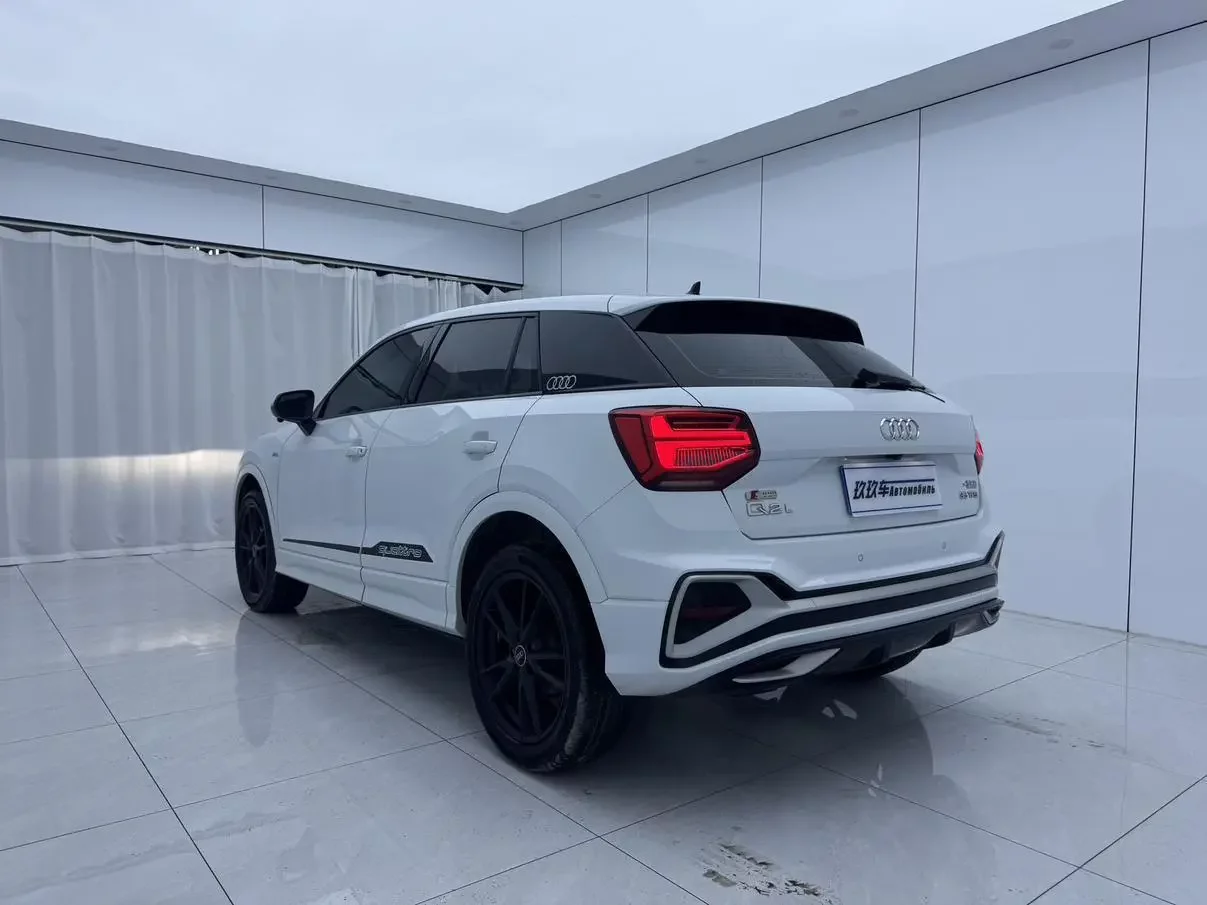 Audi Q2L