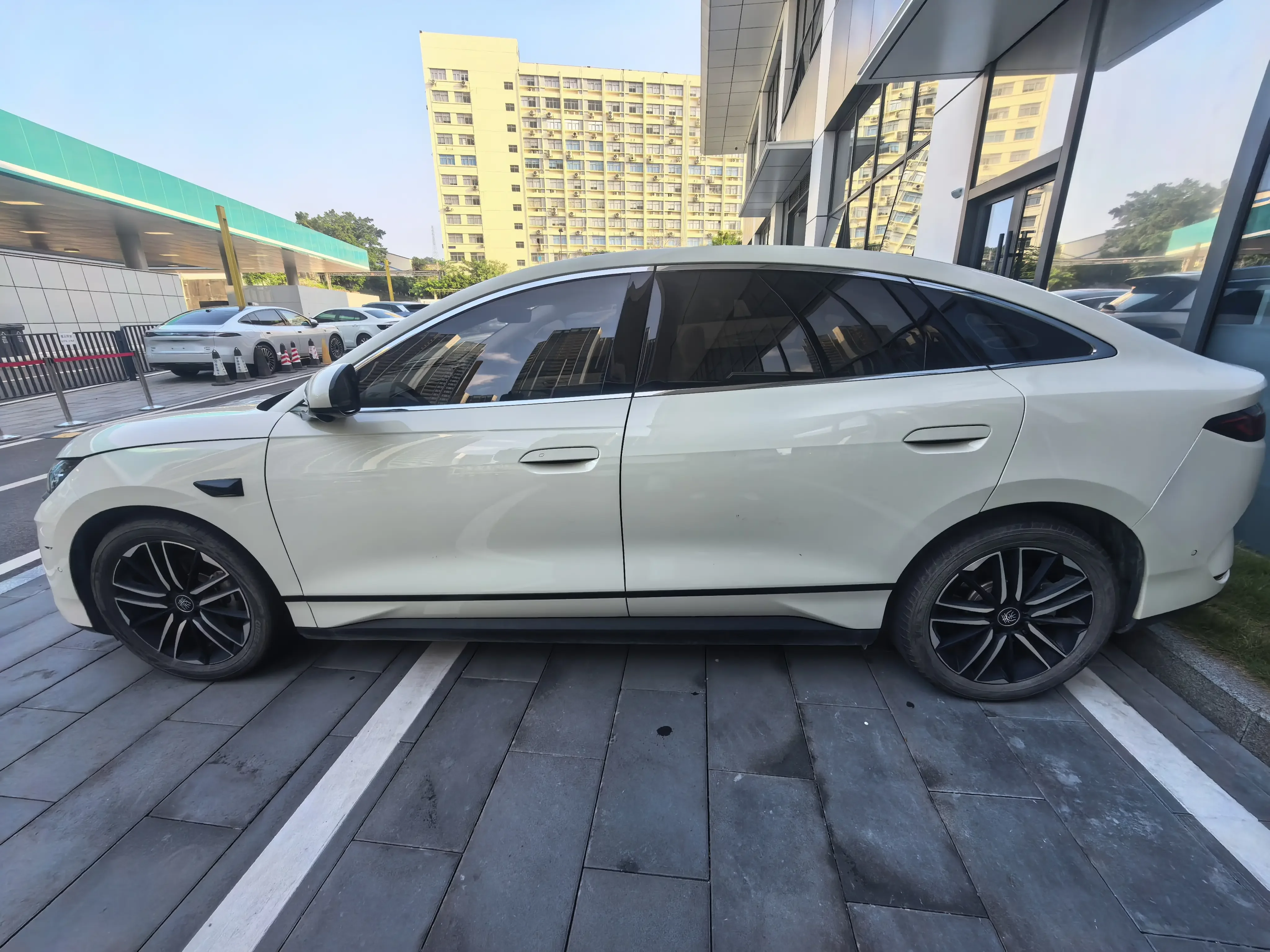 BYD Qin L EV