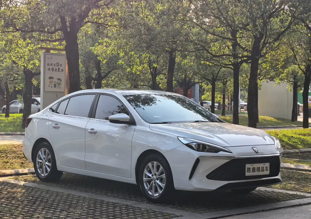 Roewe i5