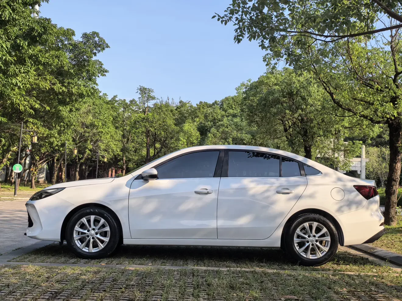Roewe i5