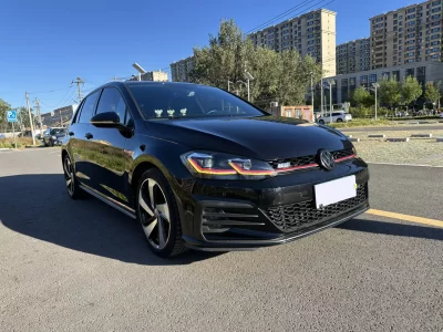 Volkswagen Golf GTI