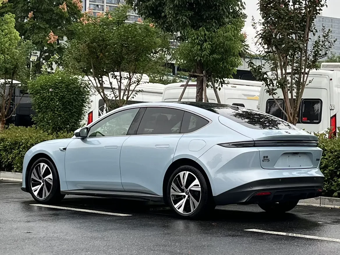 NIO ET5