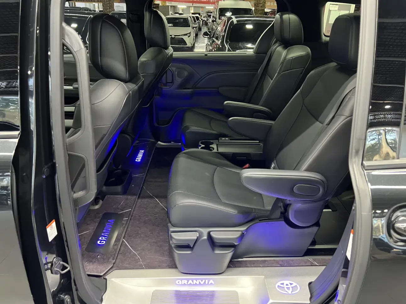 TOYOTA GRANVIA