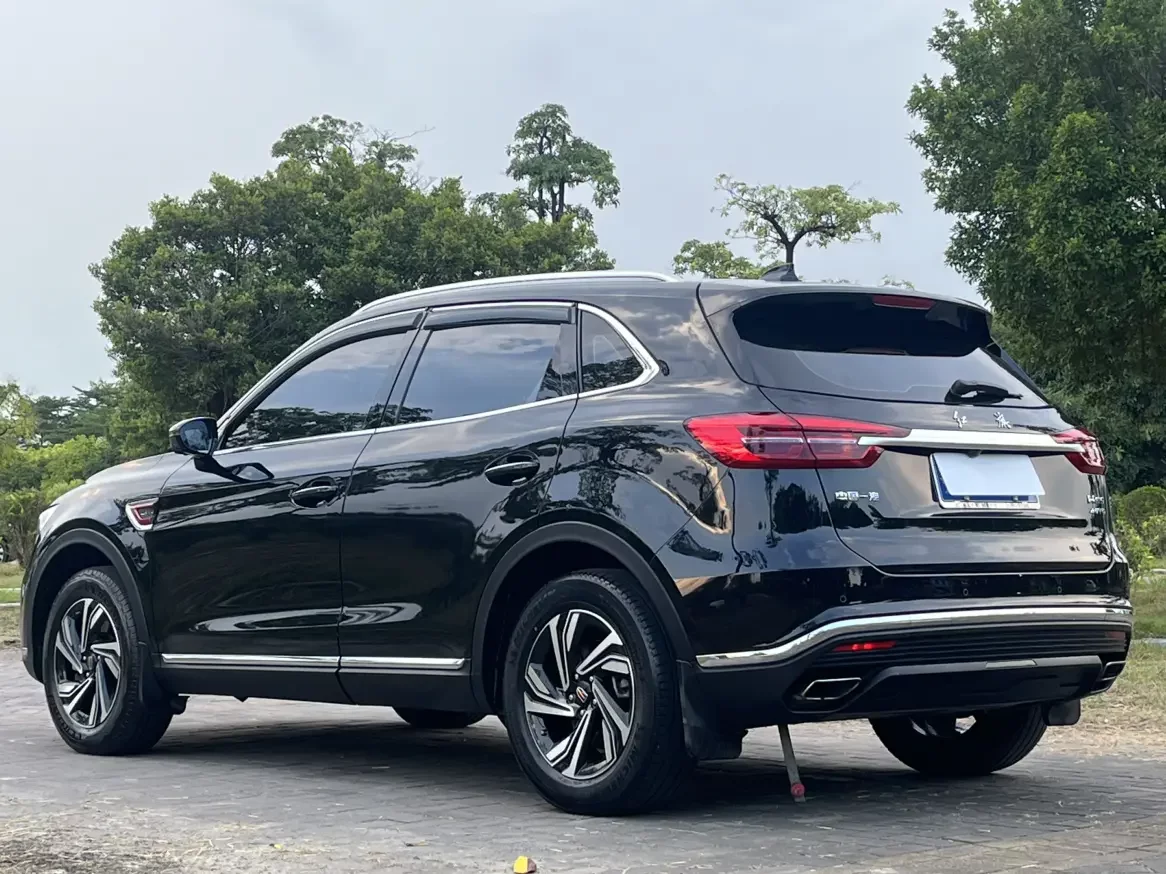 Hongqi HS5