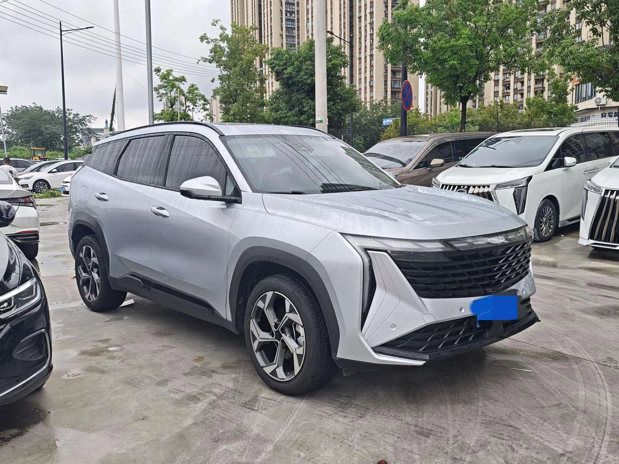 Geely Atlas L