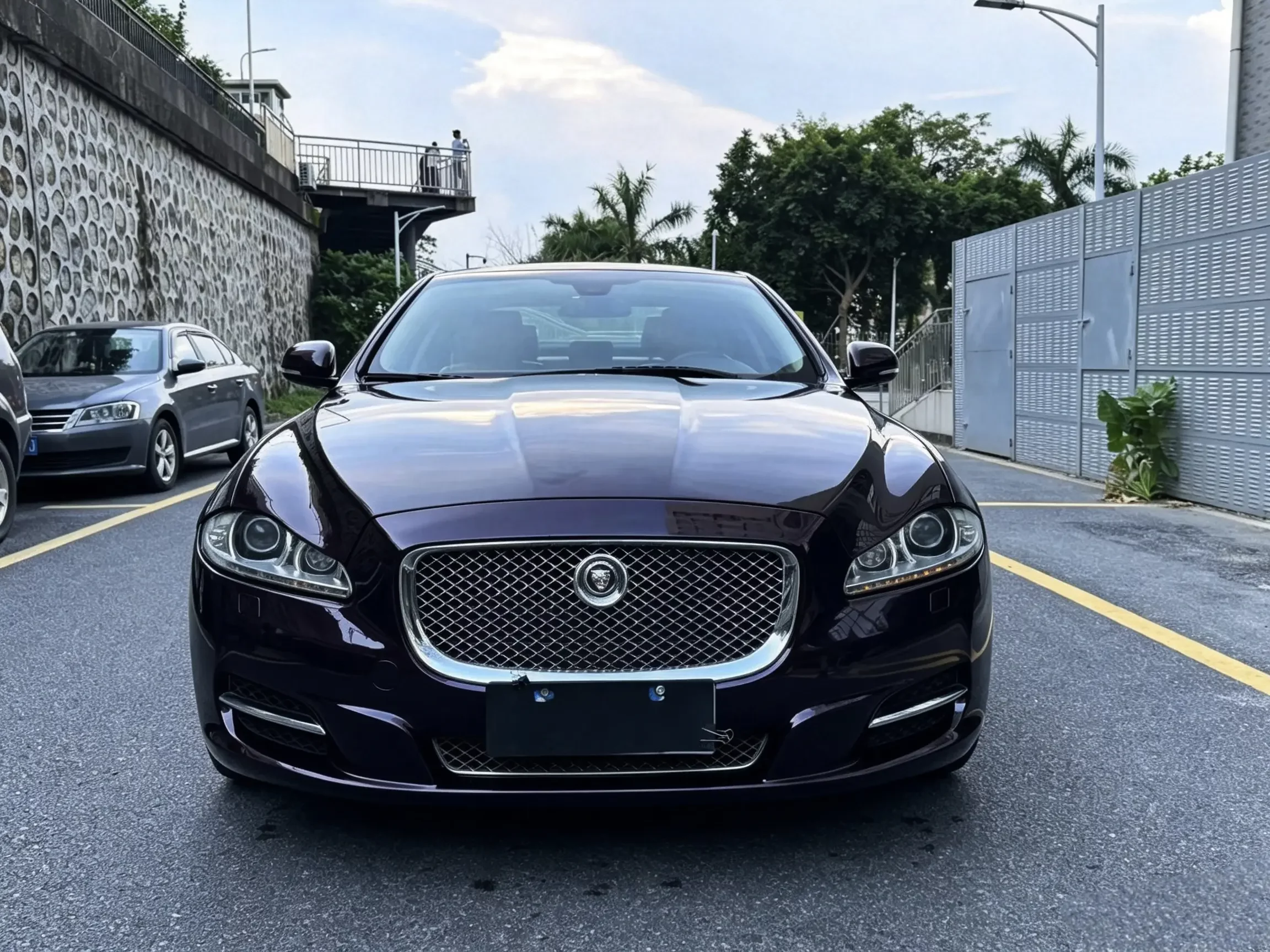 Jaguar XJ  из Китая