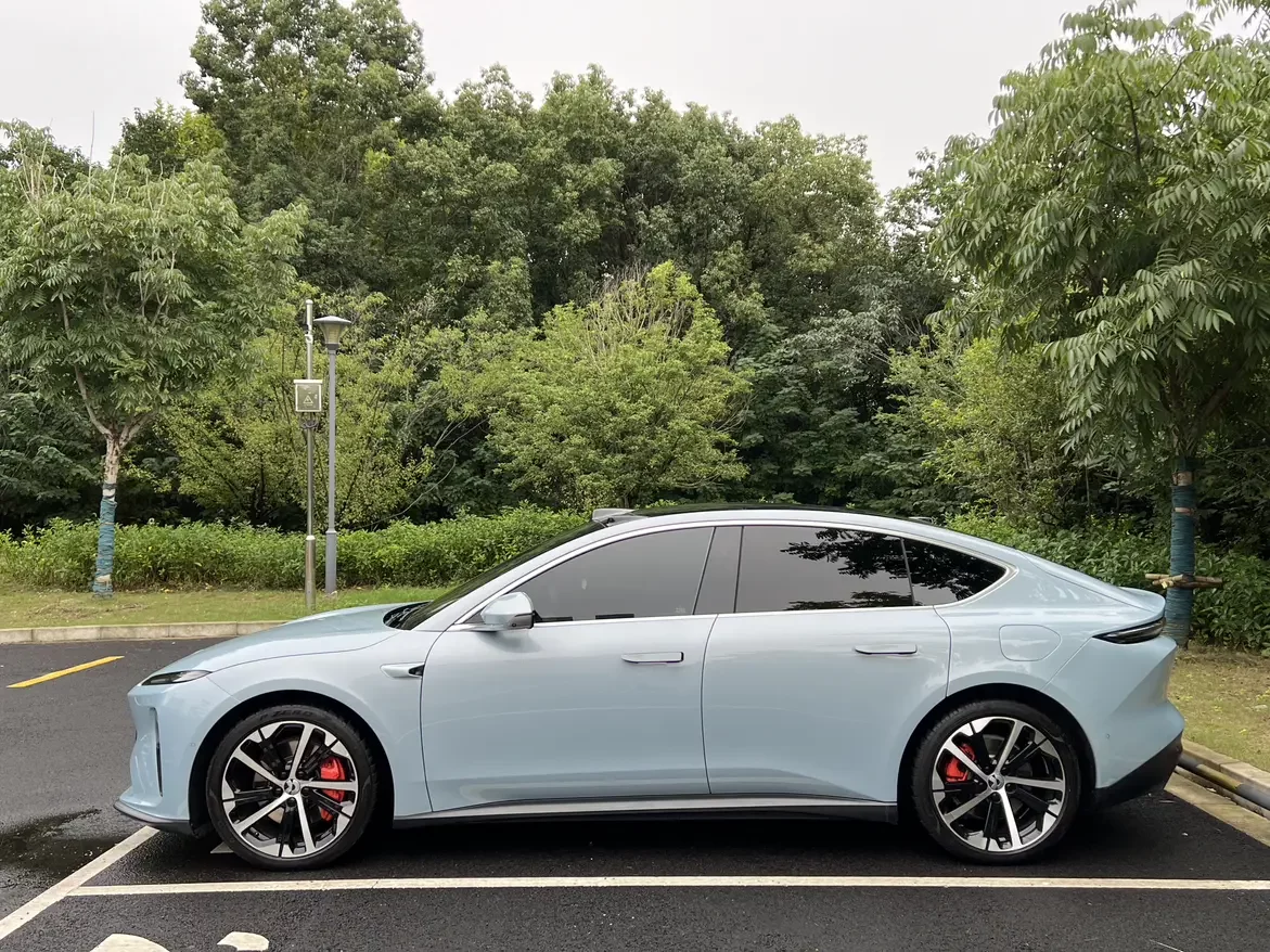 NIO ET5