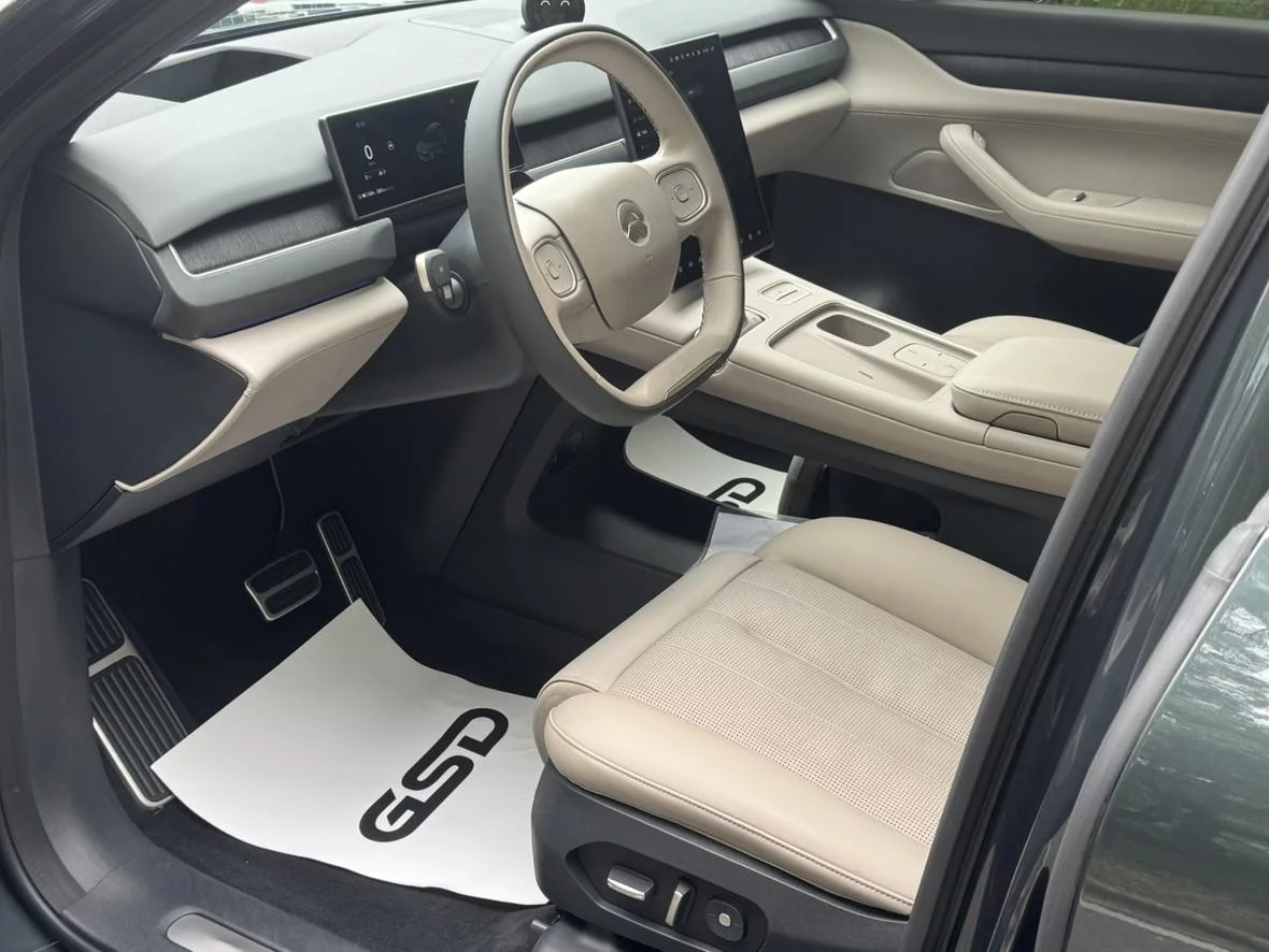 NIO ES8