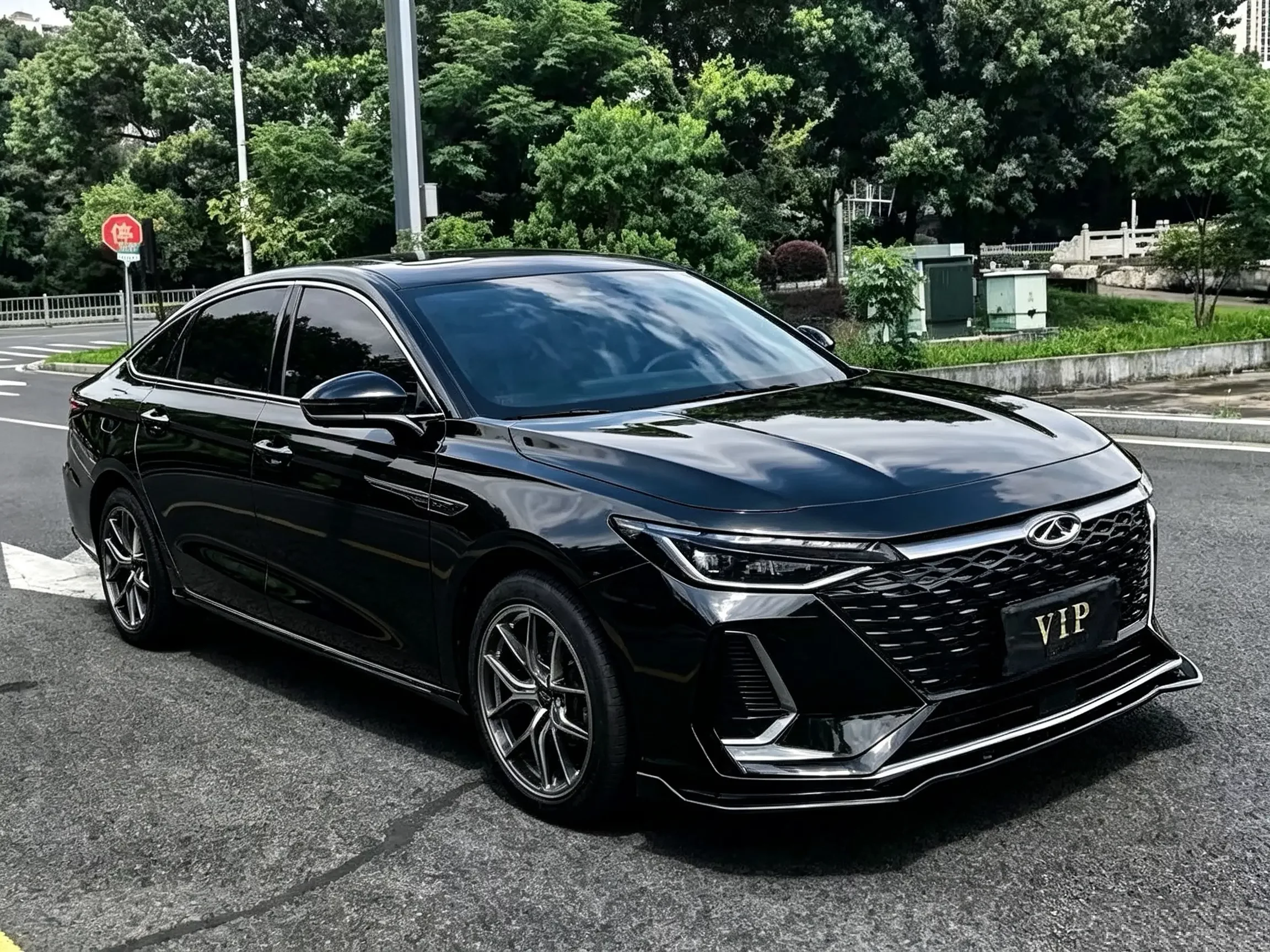 Chery Arrizo 8