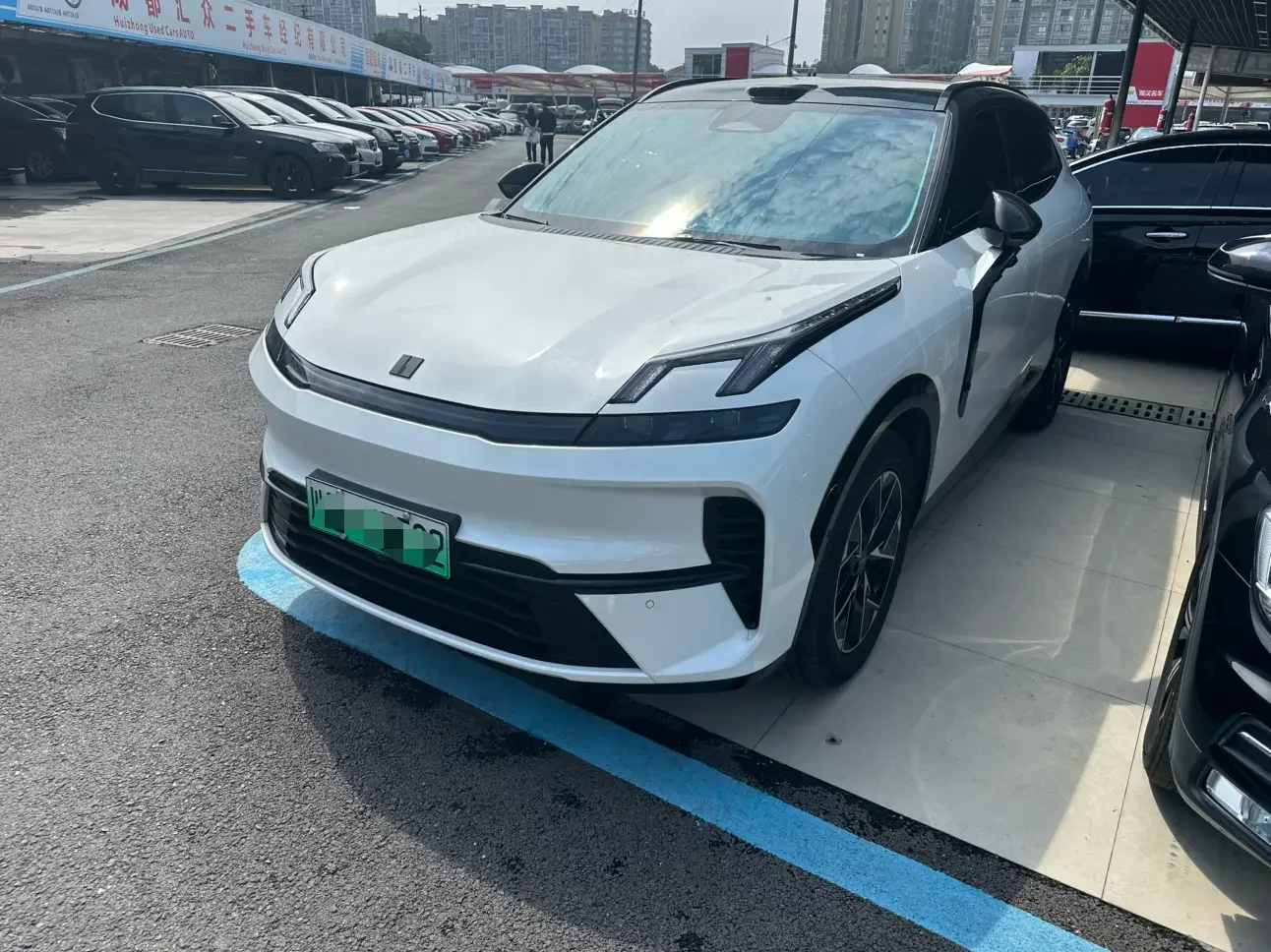 Lynk & Co 08 EM-P