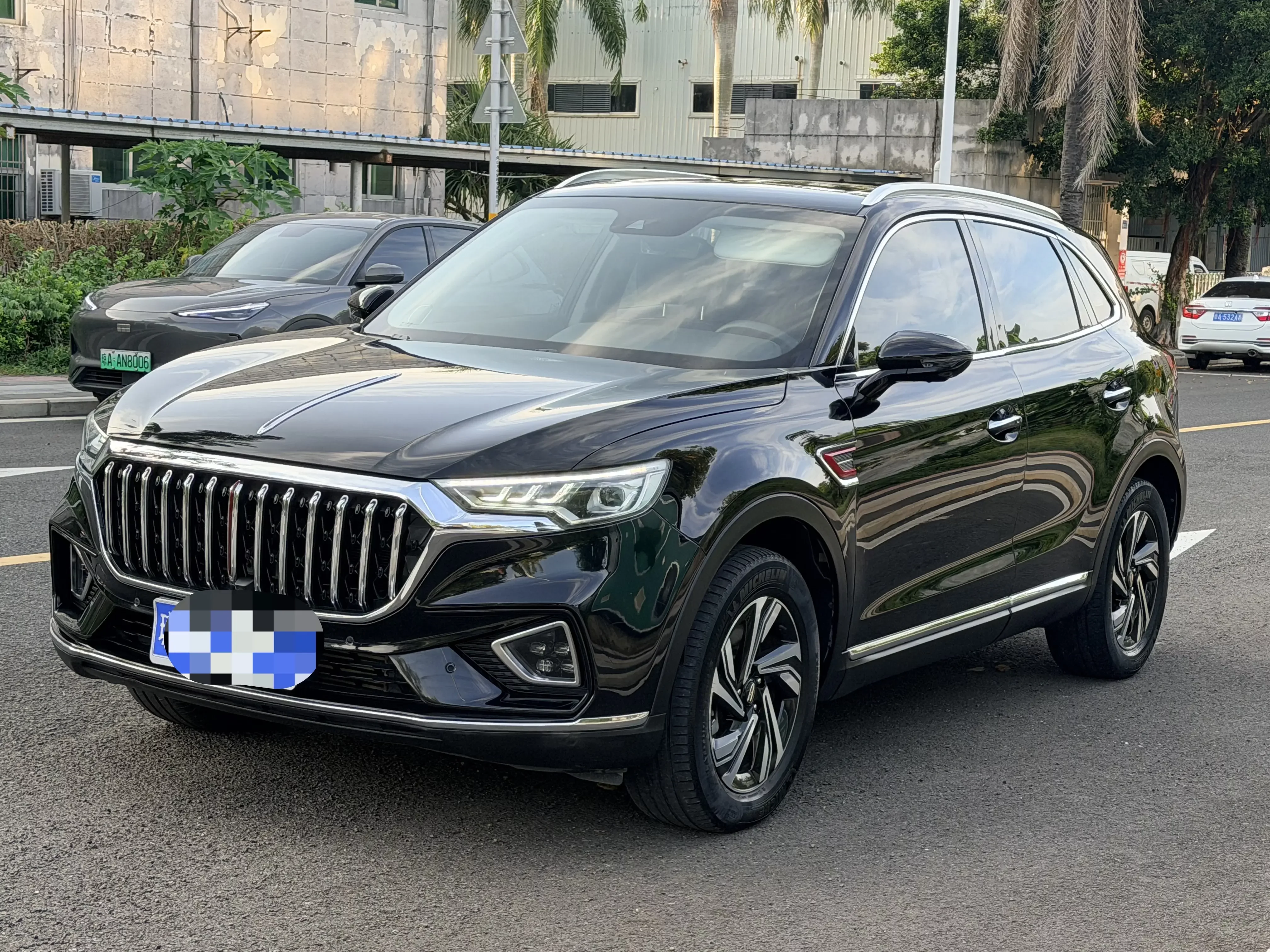 Hongqi HS5