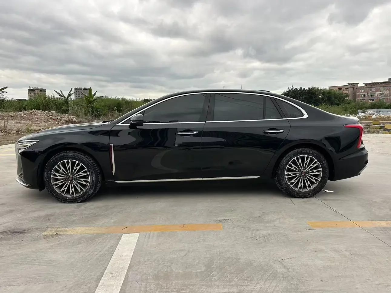 Hongqi H5