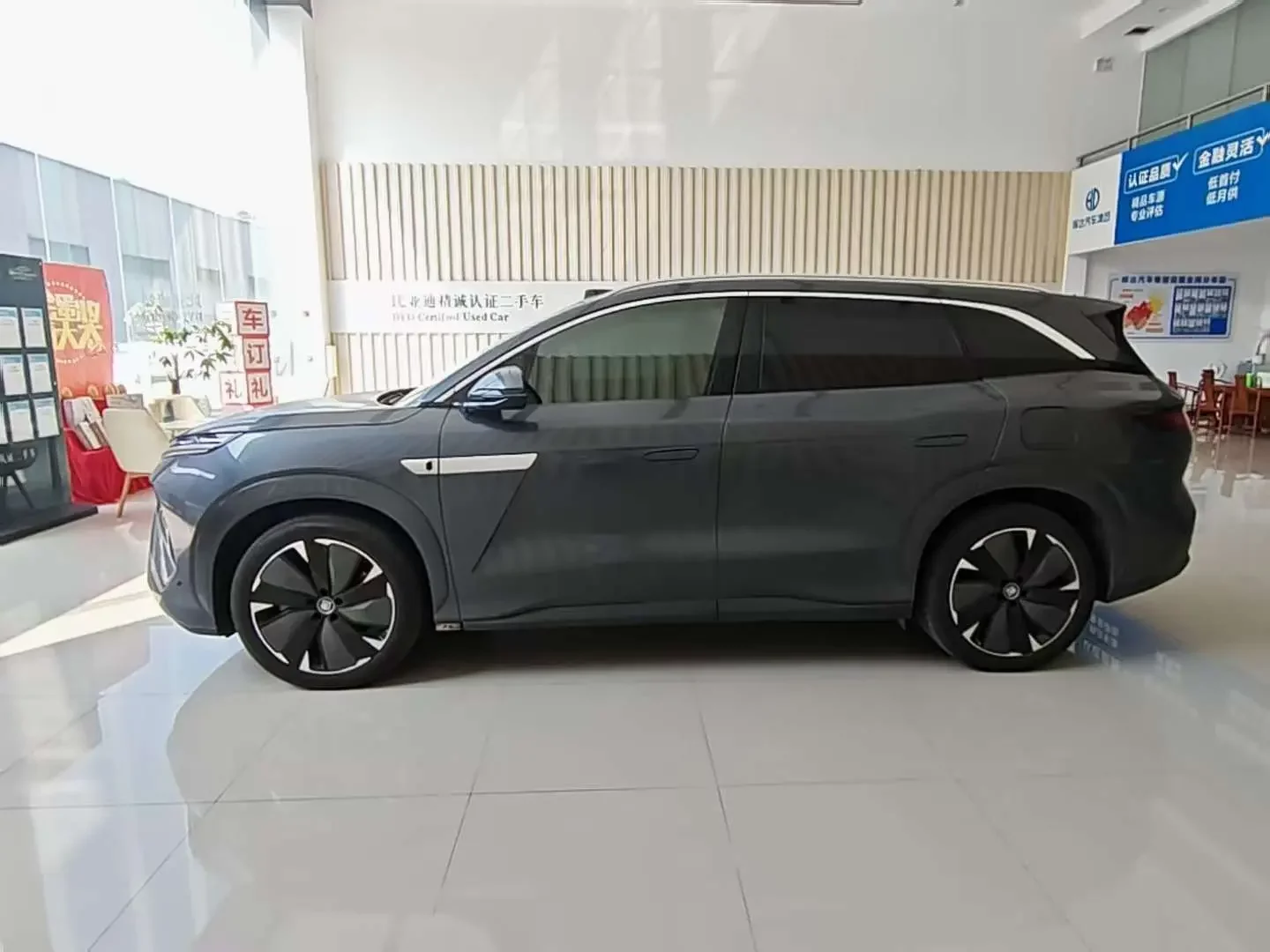 BYD Tang L EV