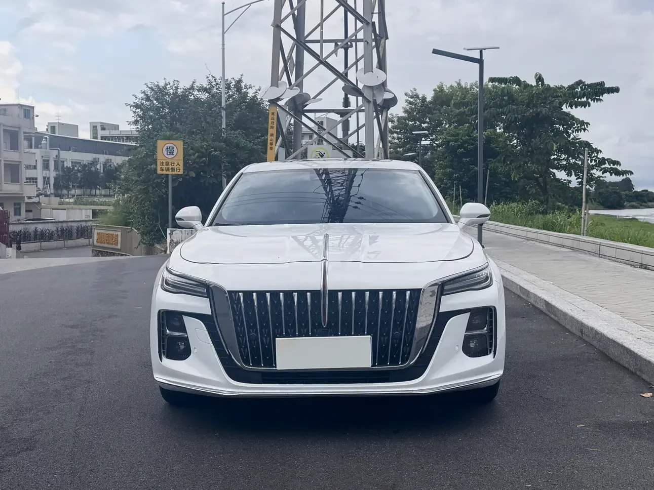 Hongqi H5