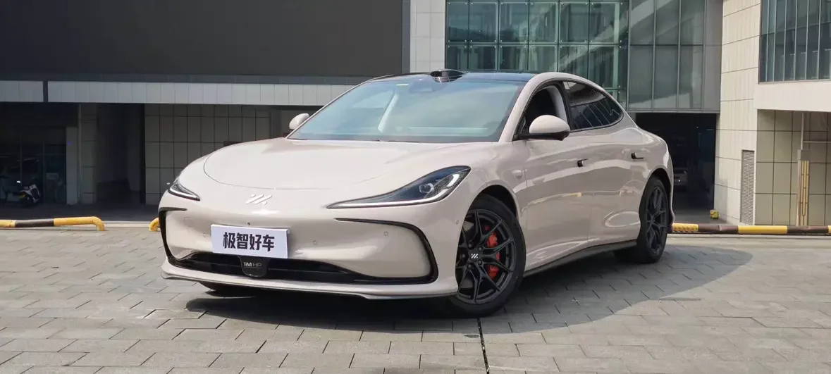IM Motors Zhiji L6  из Китая