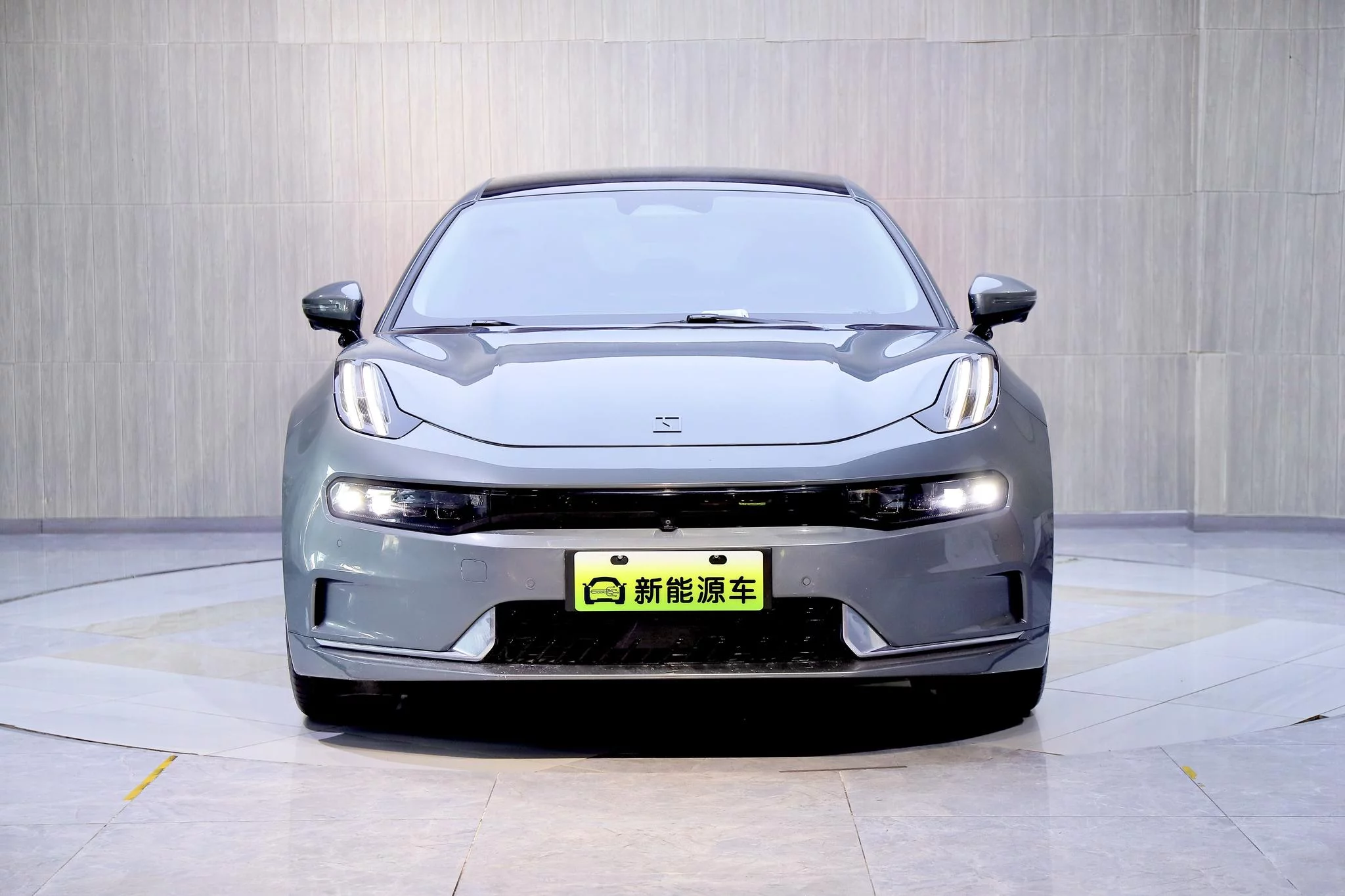 ZEEKR 001
