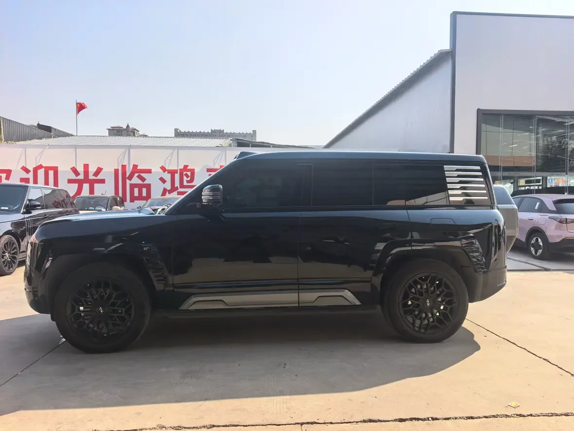 BYD Yangwang U8
